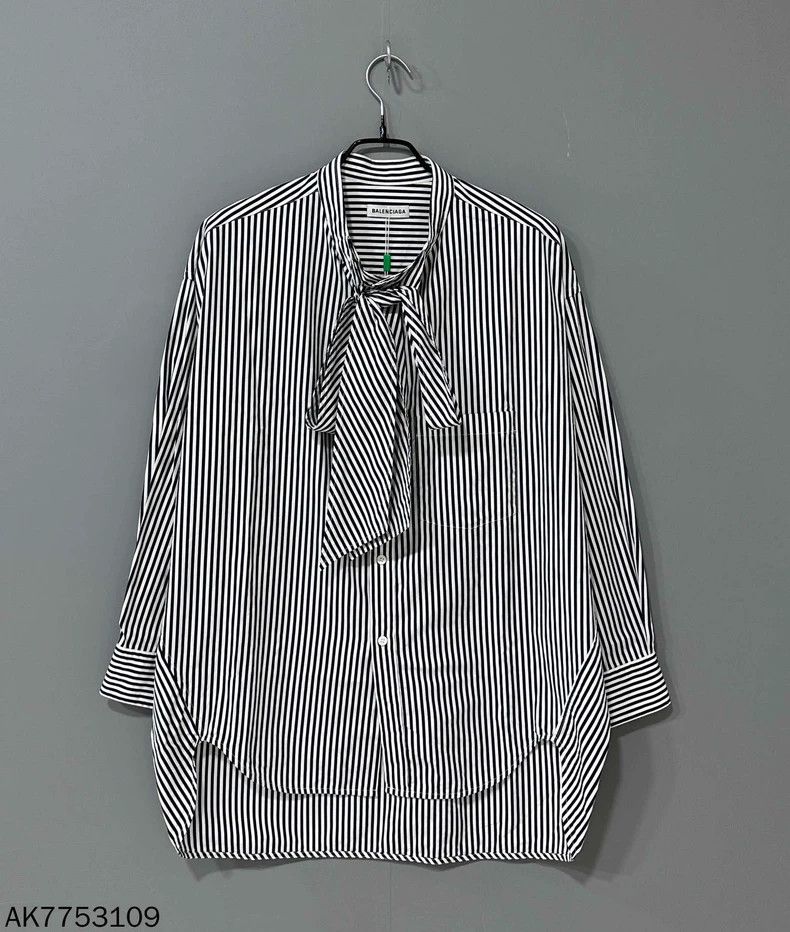 Balenciaga Balenciaga logo print on the back shirt 2501-Nextarrow Size XS / US 0-2 / IT 36-38 - 1 Thumbnail