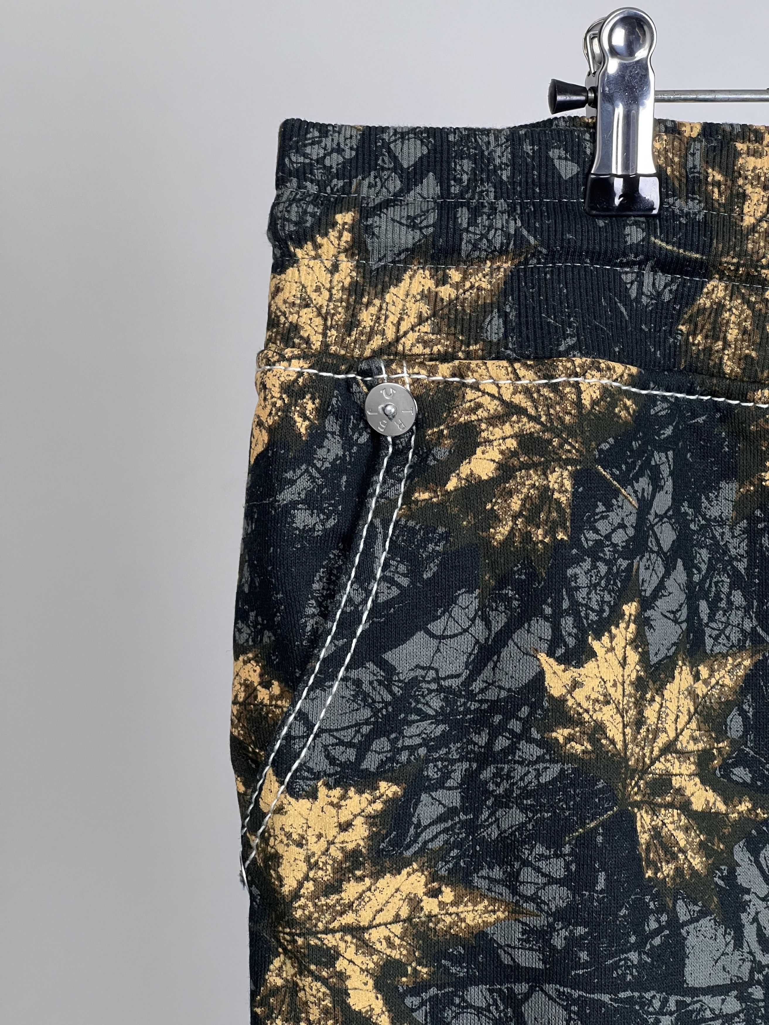 True Religion BRAND NEW BIG T LEAF CAMO LOGO JOGGER SIZE L Size US 34 / EU 50 - 3 Thumbnail