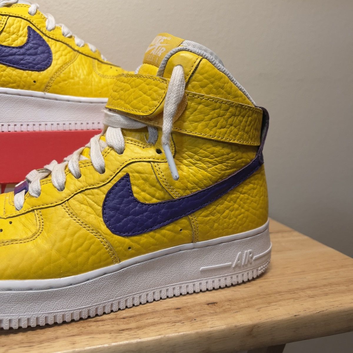 NBA × Nike Nike ID Lakers Air Force 1 Mid Size US 8 / EU 41 - 2 Thumbnail