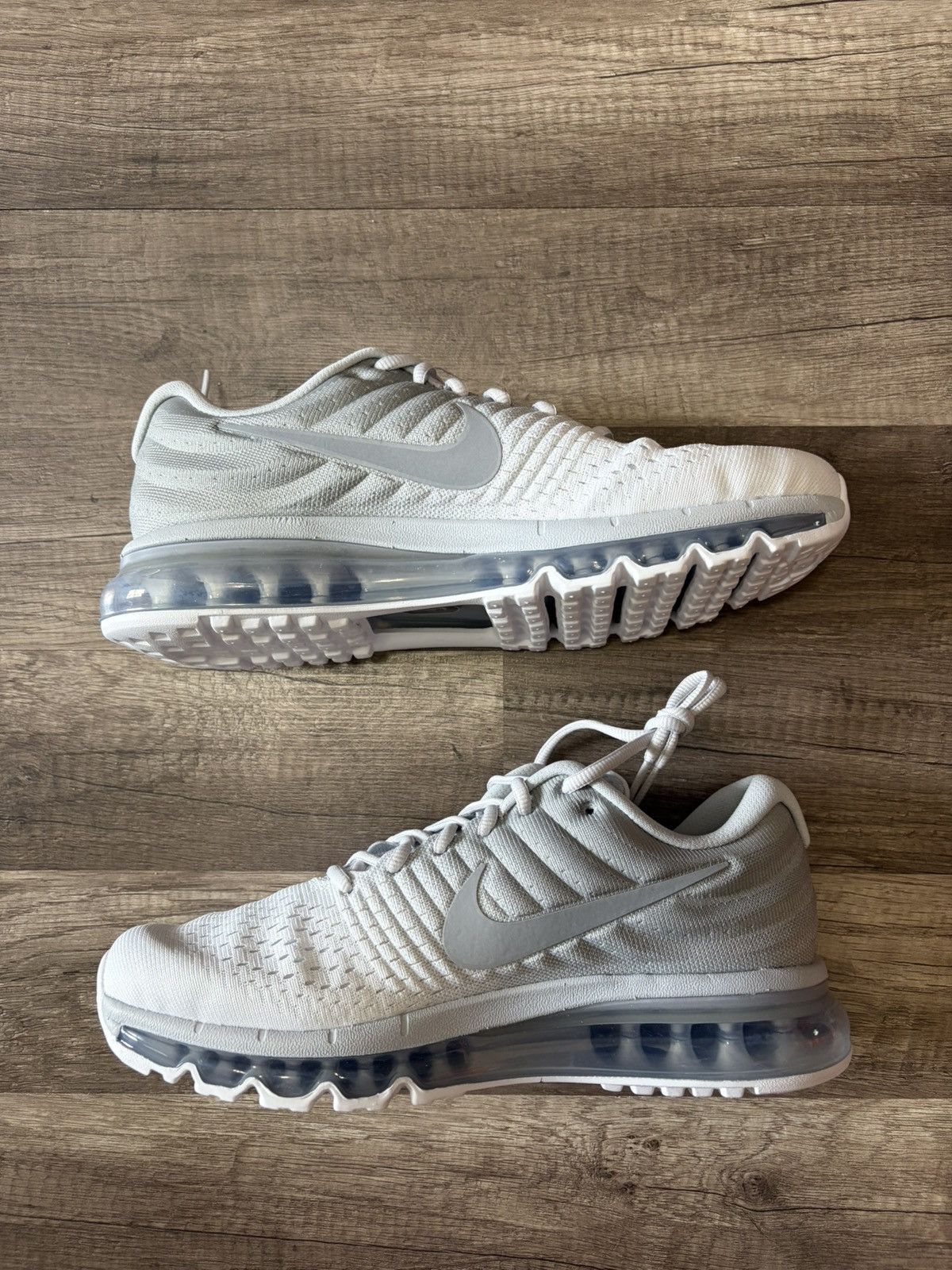 Nike Nike Air Max 2017 Size US 9 / EU 42 - 2 Thumbnail