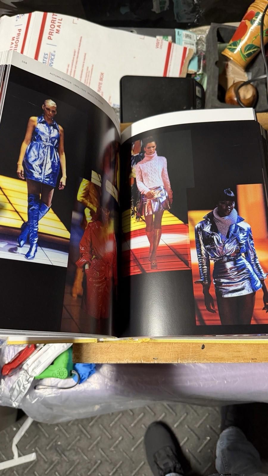 Other Versace Catwalk Hardcover Fashion Book Yale University Press Size ONE SIZE - 8 Thumbnail