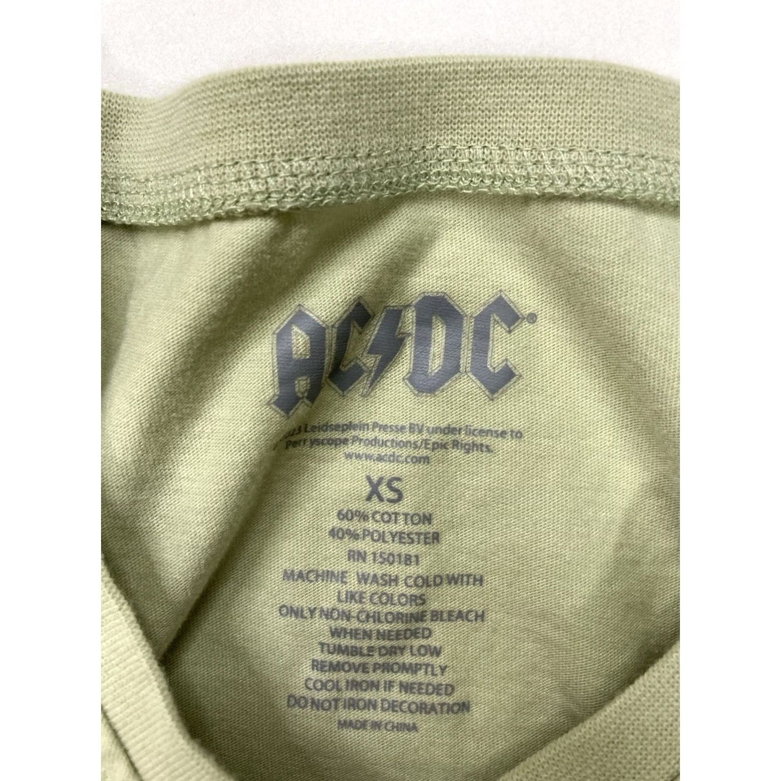 Vintage ACDC High Voltage Graphic T-shirt Women XS Oversized Green Music Rock T-Shirt Womens XS Green Oversized Casual Short Sleeve Crew Neck Pullover Size XS / US 0-2 / IT 36-38 - 4 Thumbnail