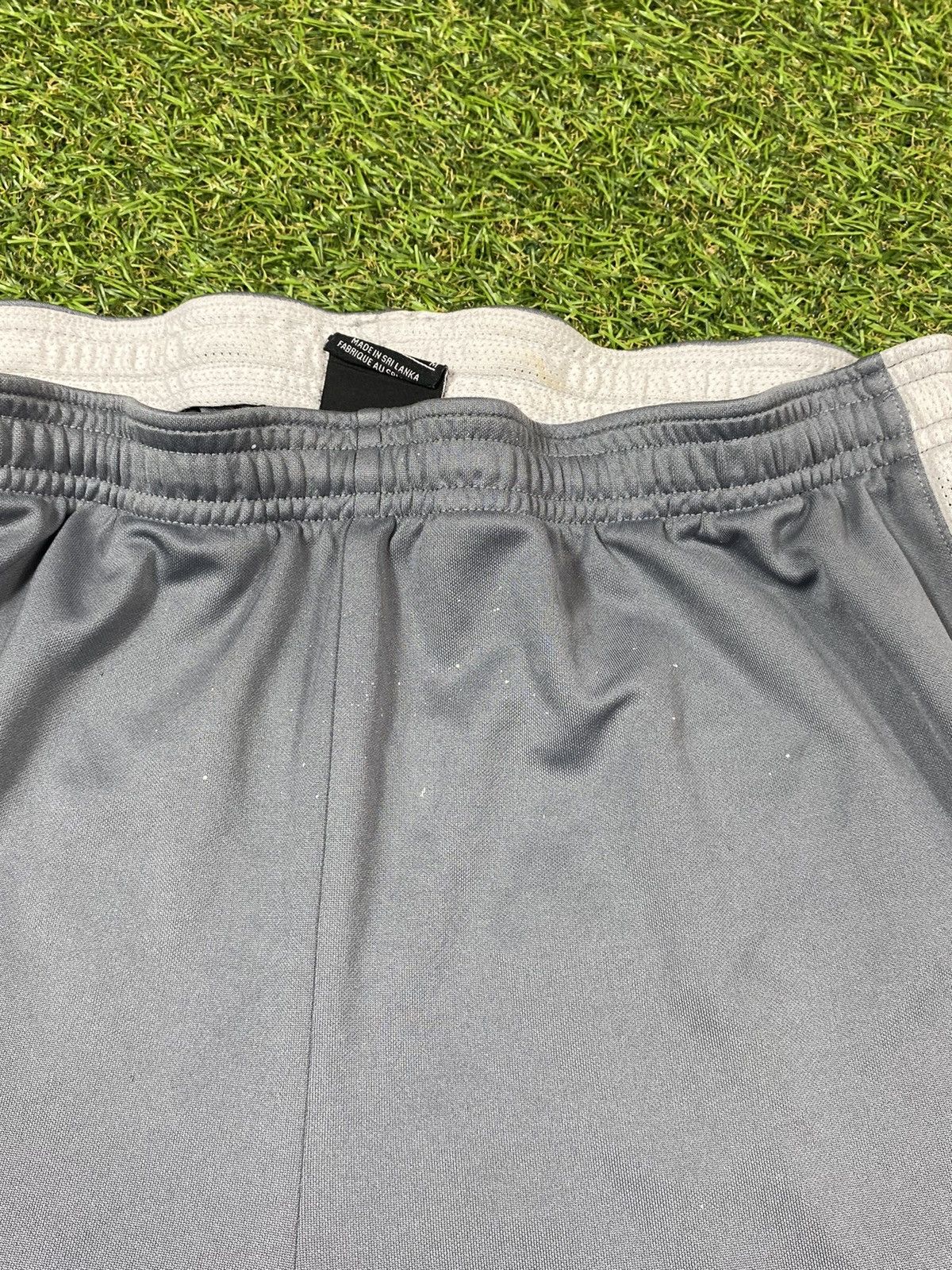 Nike Vintage Nike shorts streetwear y2k swoosh size M Size US 32 / EU 48 - 2 Thumbnail