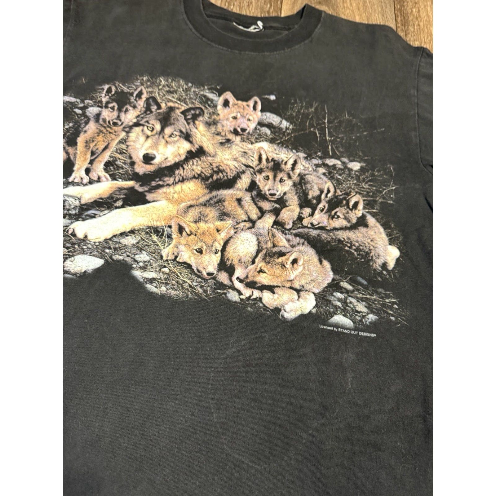 Vintage VINTAGE Husky Wolf Pups Animal Nature Earth Black T-Shirt Men L Black Nature 90s? Size US L / EU 52-54 / 3 - 4 Thumbnail