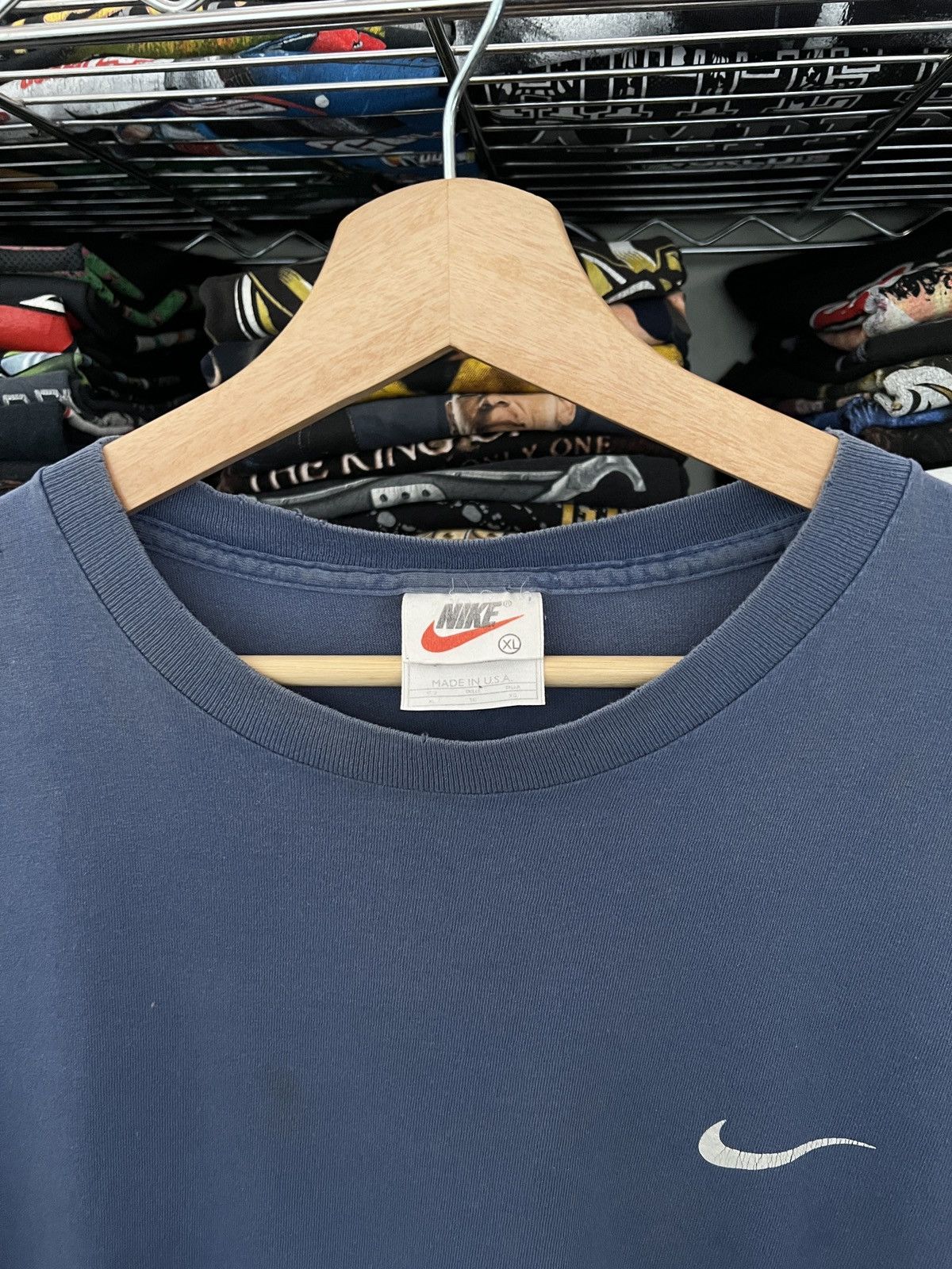 Nike 90s Nike Athletics Swoosh Tee Size US XL / EU 56 / 4 - 4 Thumbnail