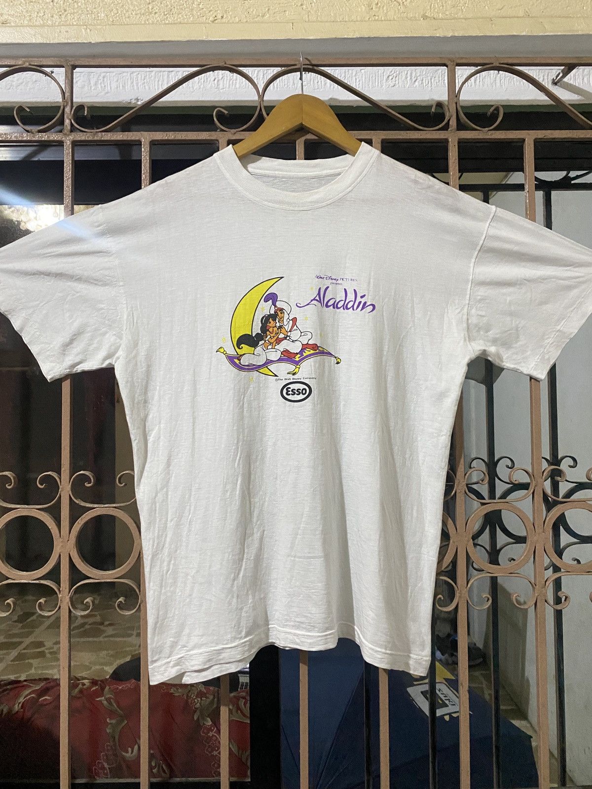 Vintage 90s Walt Disney Aladdin Esso Novelty Tee Size US M / EU 48-50 / 2 - 1 Thumbnail