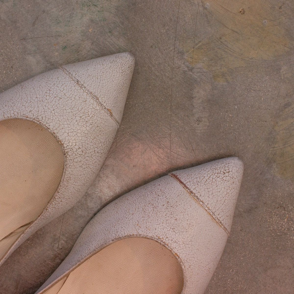 Chanel Chanel Interlocking CC Ballerina Flats White Cracked Leather Size US 6.5 / IT 36.5 - 5 Thumbnail