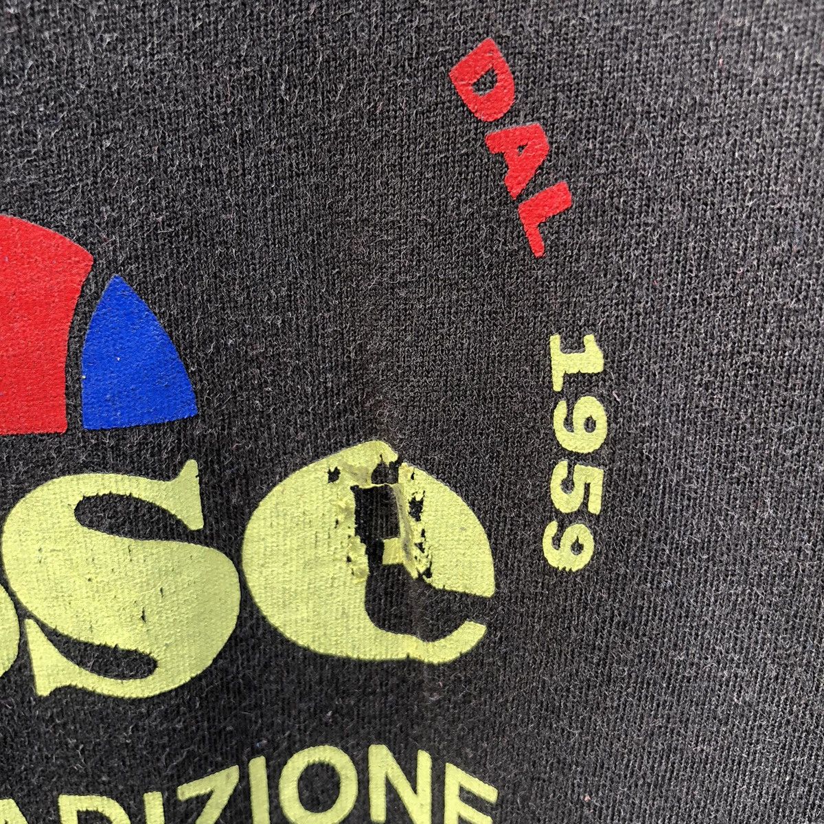 Vintage Vintage 90s Thrashed Faded ellesse Tshirt Size US M / EU 48-50 / 2 - 6 Thumbnail