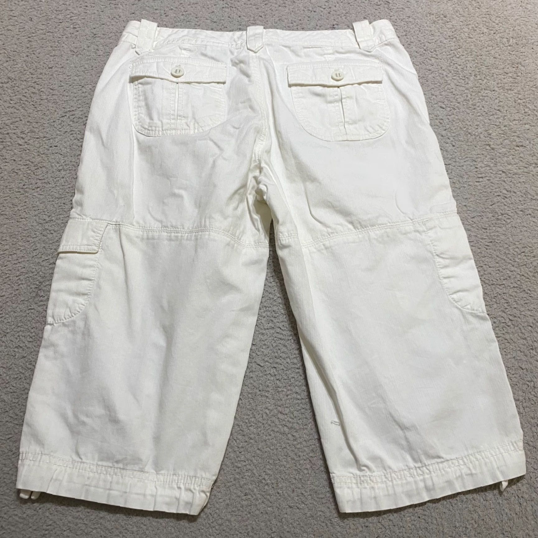 Eddie Bauer Eddie Bauer Womens Pants Capri White Mid Rise 10 Cotton Straight Pockets Zipper Button Casual Travel Modern Vintage: No Nat ure Theme Size 32" / US 10 / IT 46 - 2 Thumbnail
