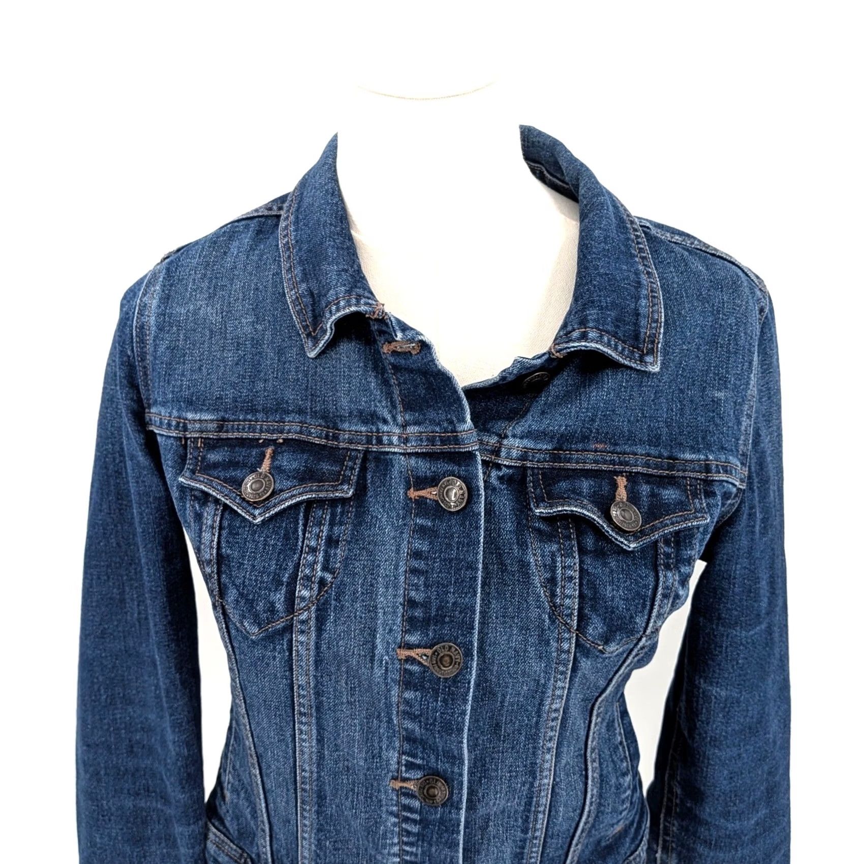 Old Navy Old Navy Classic Denim Trucker Jacket - Small Womens Size S / US 4 / IT 40 - 6 Thumbnail