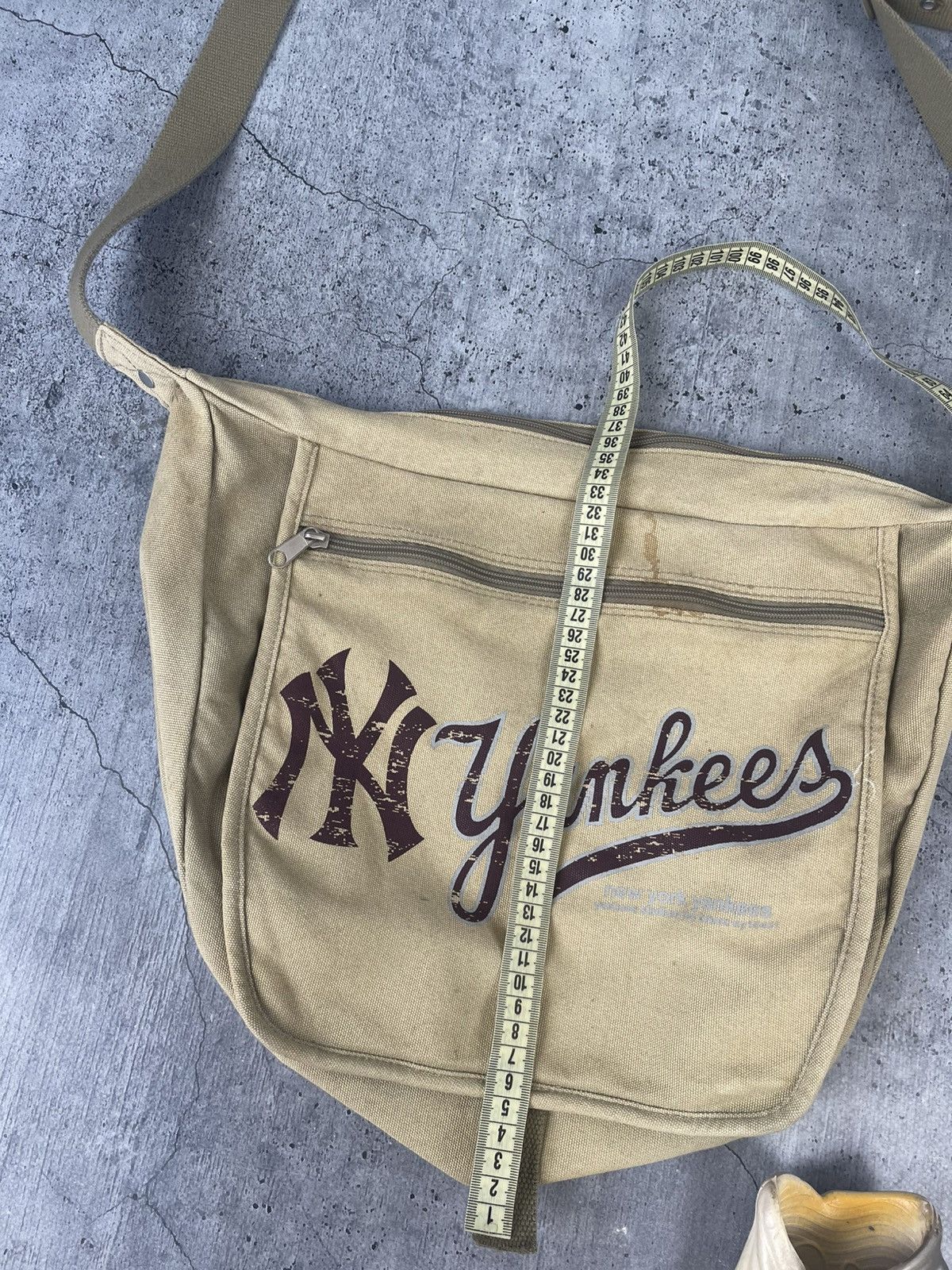 New York Yankees Rare Japanese Bag Yankees Messenger Y2k Backpacks Size ONE SIZE - 13 Thumbnail
