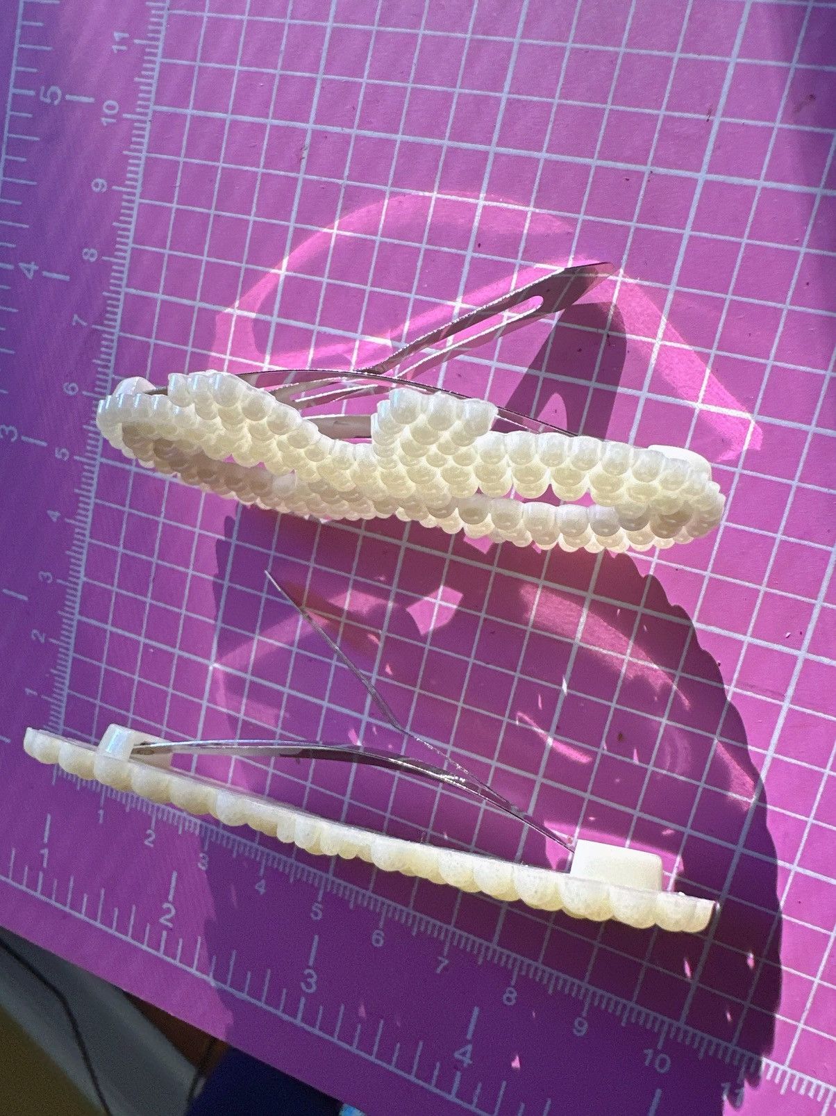 Guess Guess 4 pc hair clips white beads paved tie bow butterfly Size ONE SIZE - 4 Thumbnail