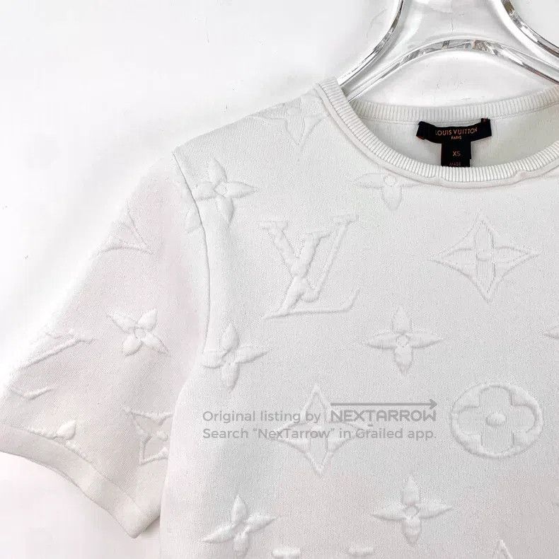 Louis Vuitton Louis Vuitton White logo embossed full-print cotton crew n Size US XS / EU 42 / 0 - 3 Thumbnail