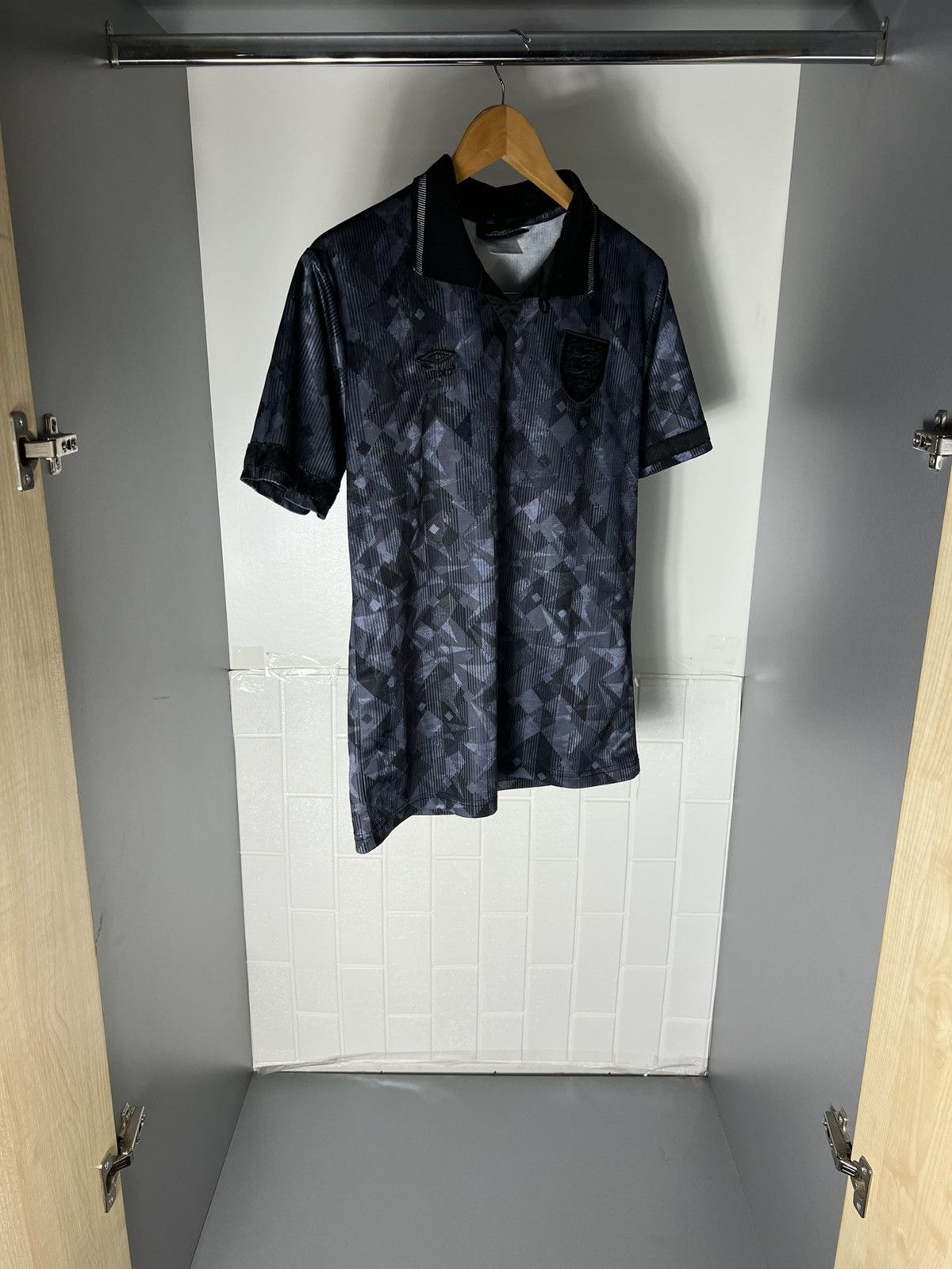 Umbro VINTAGE UMBRO ENGLAND RETRO SOCCER JERSEY MANCHESTER Y2K 90s Size US S / EU 44-46 / 1 - 2 Thumbnail