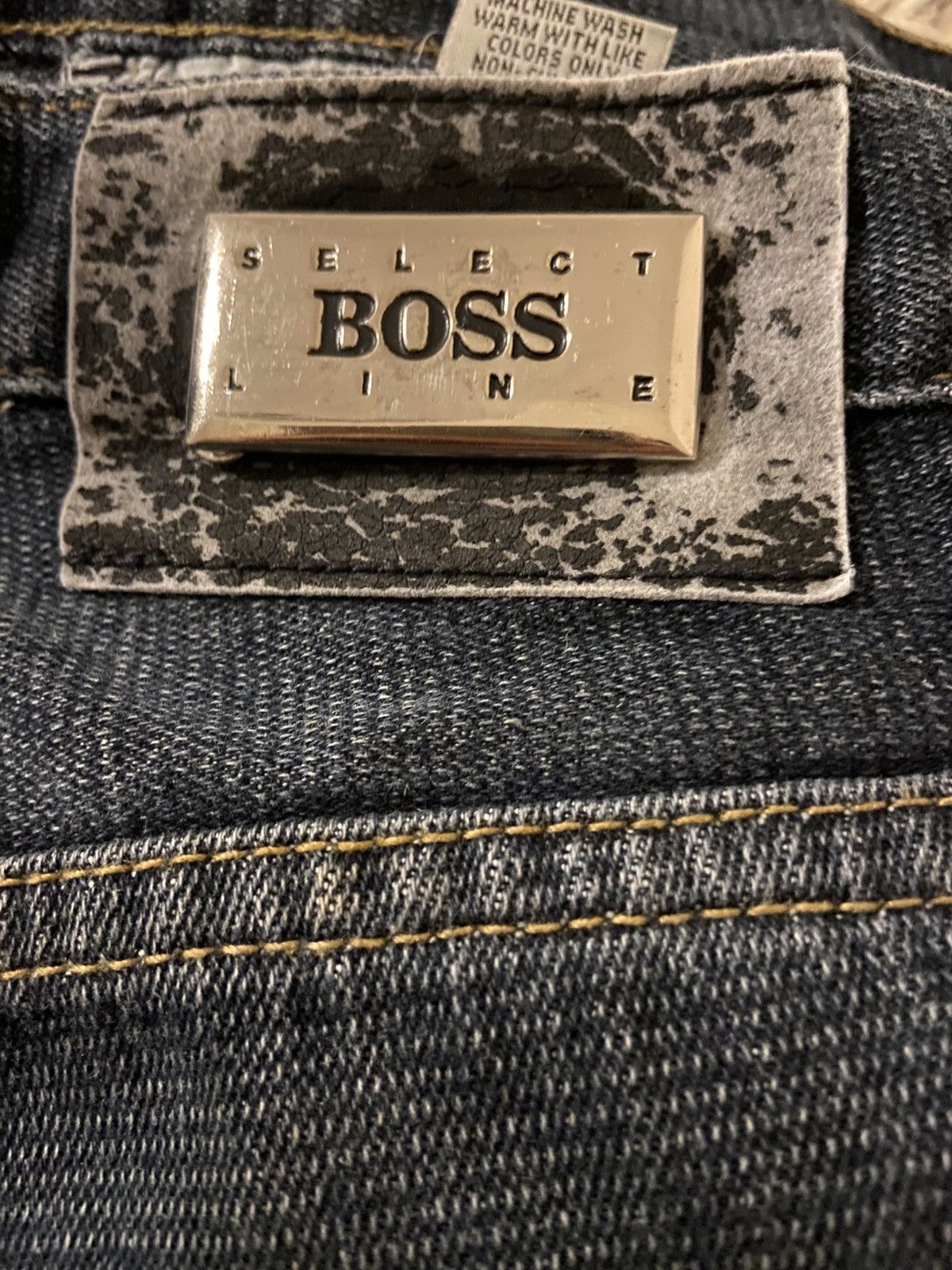 Hugo Boss Dark wash corduroy vibes Boss jeans with a classic fit jeans Size US 32 / EU 48 - 8 Thumbnail