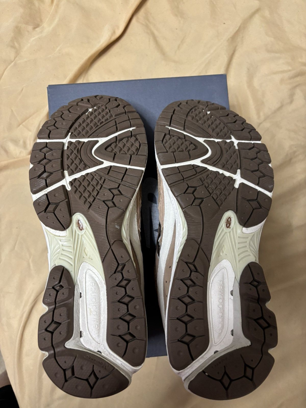 New Balance SSENSE NEW BALANCE 2002r Size US 11 / EU 44 - 7 Thumbnail