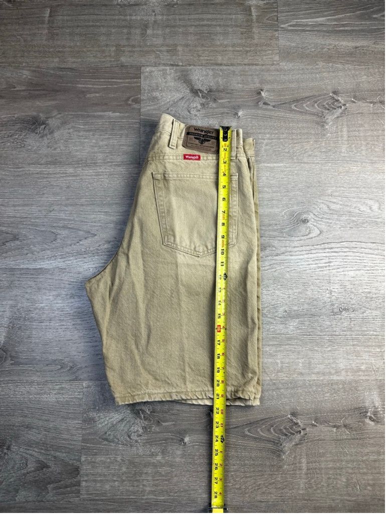 Wrangler Men's Wrangler Relaxed Fit Shorts Tan Size 34 Size US 34 / EU 50 - 3 Thumbnail
