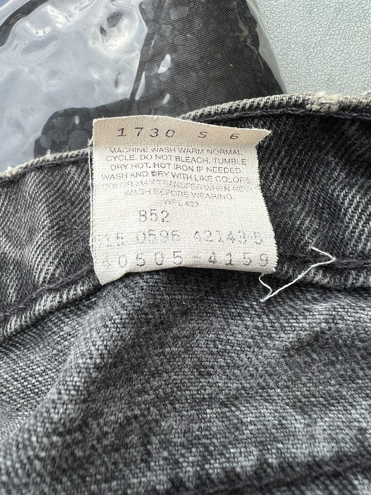 Levi's 1996 Levi’s 505 Orange Tab Fade Black Distress Denim Jeans Size US 35 - 25 Thumbnail