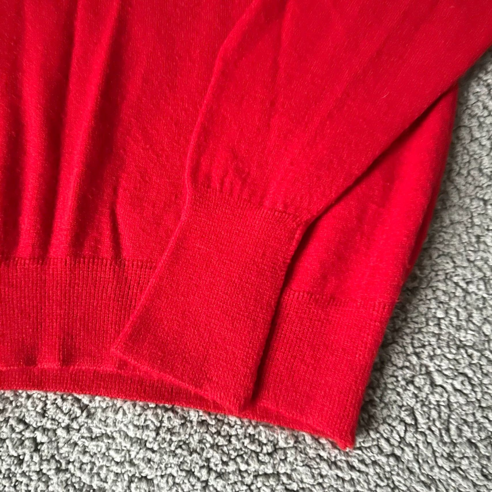 Highland 2000 VINTAGE Highland Sweater Mens XL Red Knit V-Neck Pullover 80s All Seasons Short Description: 70s Theme (Note: Abbreviations kept as in original) Size US XL / EU 56 / 4 - 6 Thumbnail