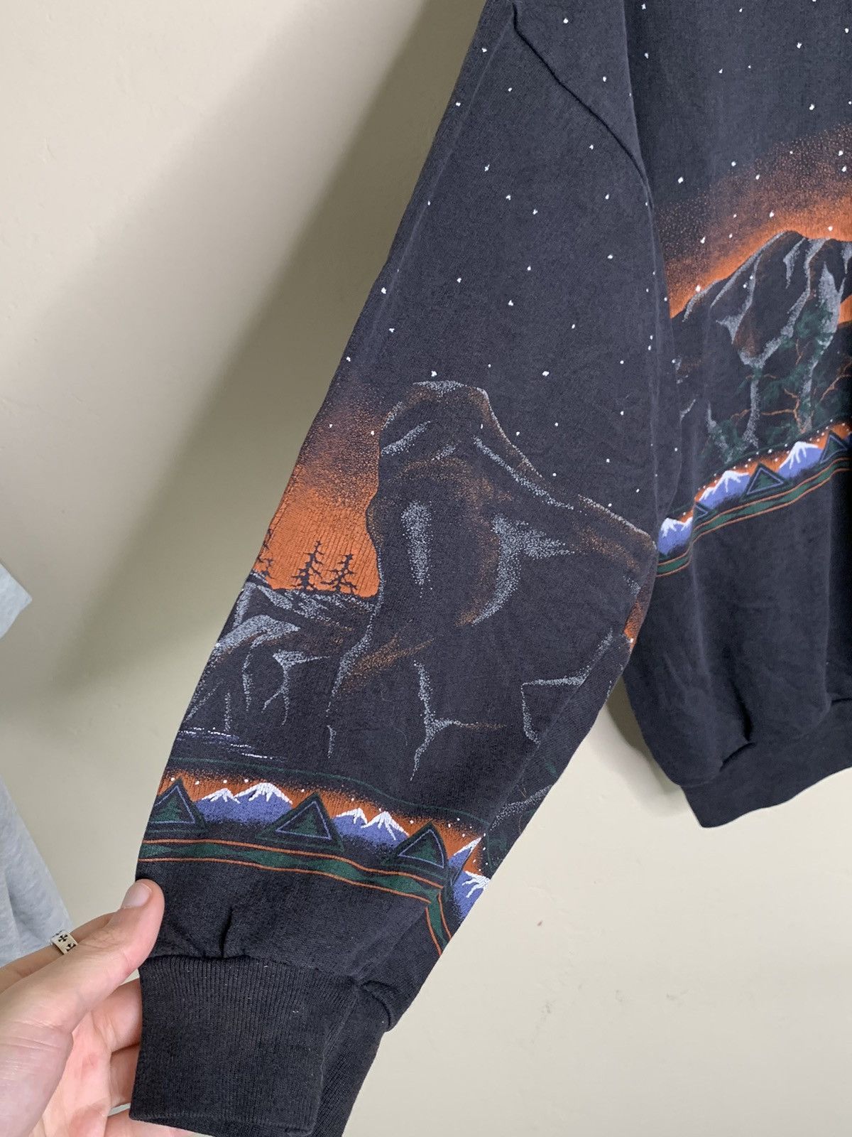 Vintage *RARE* Vintage Wolf Moon Nature AOP Single Stitch Sweatshirt Size US L / EU 52-54 / 3 - 3 Thumbnail