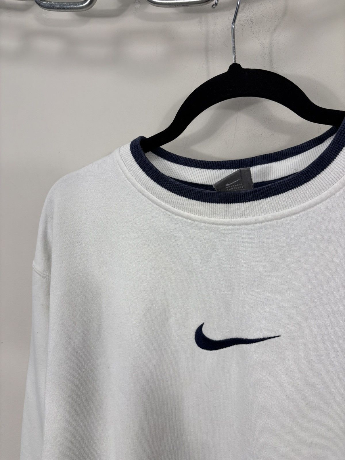 Nike Vintage Nike Big Center Embroidered Swoosh White Sweatshirt Size US XL / EU 56 / 4 - 8 Thumbnail