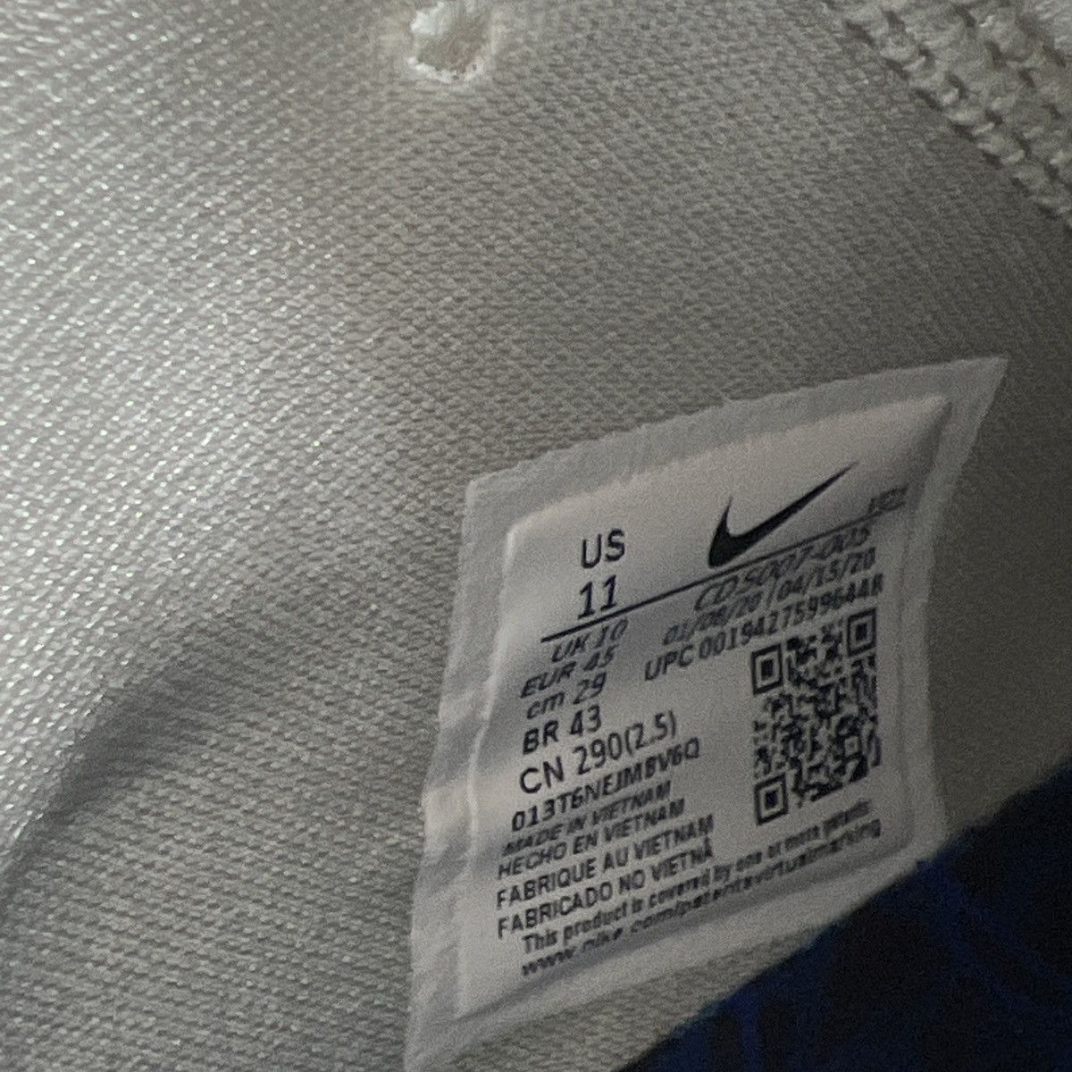 Nike Lebron 17 low glow in the dark Size US 11 / EU 44 - 9 Thumbnail