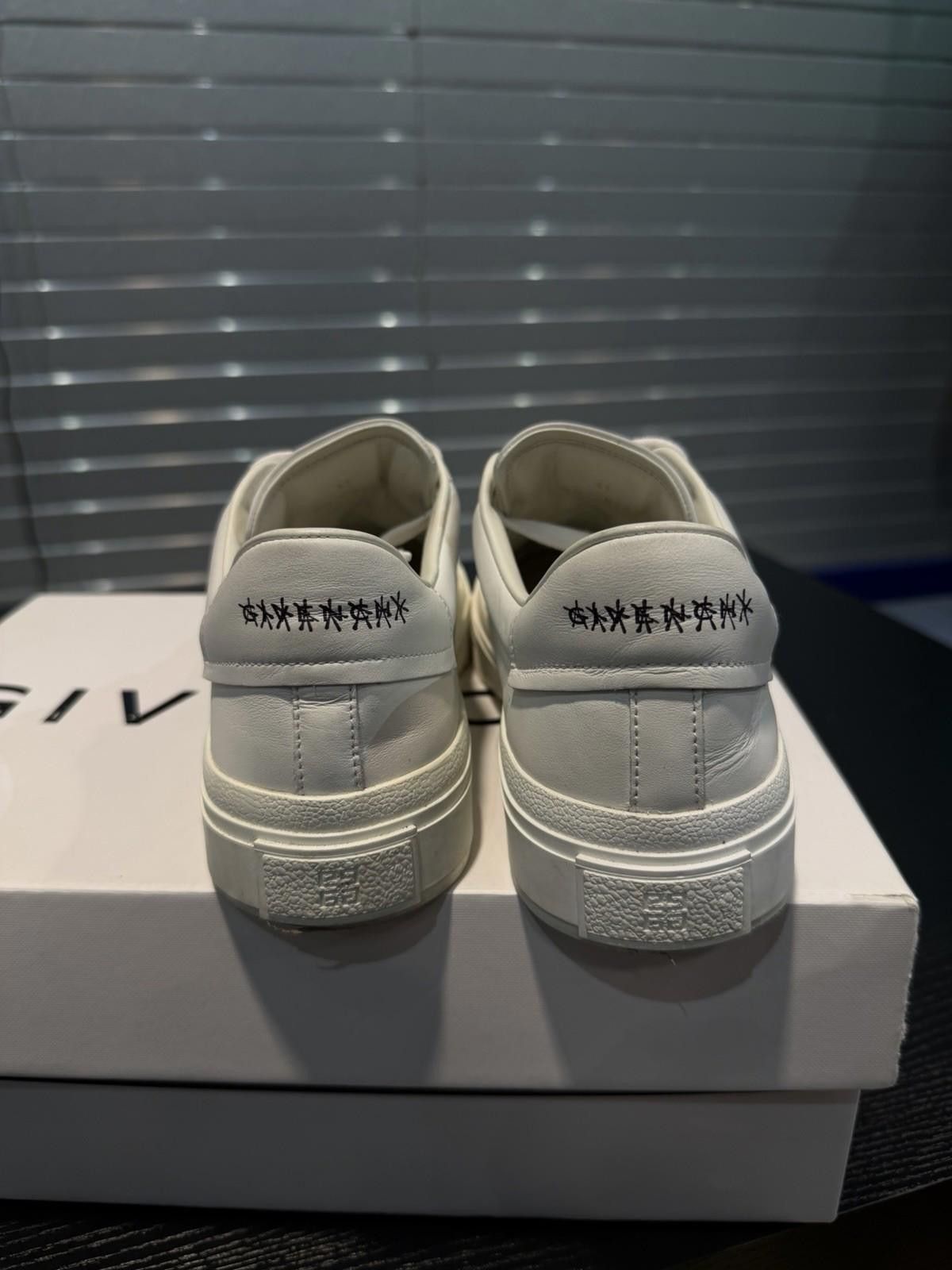 Givenchy Givenchy Low Top White Men’s Sneakers 41EU/8US Leather $595 Size US 8 / EU 41 - 10 Thumbnail