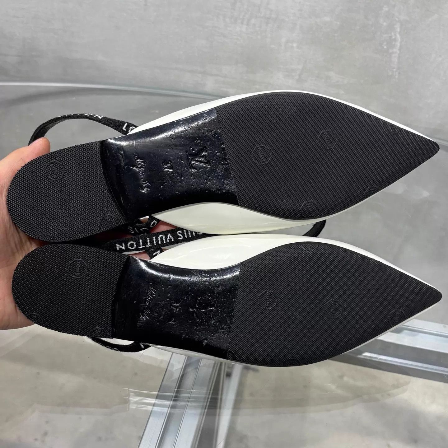 Louis Vuitton LV White Low Heels UK3 37 Size US 6.5 / IT 36.5 - 7 Thumbnail