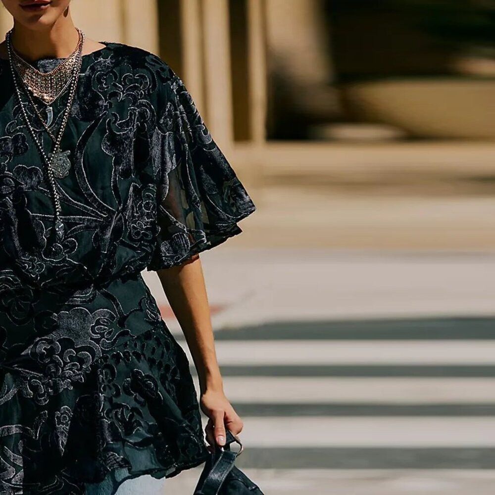 Free People New Free People Manuka Burnout Velvet Mini Dress Size XS Size XS / US 0-2 / IT 36-38 - 2 Thumbnail