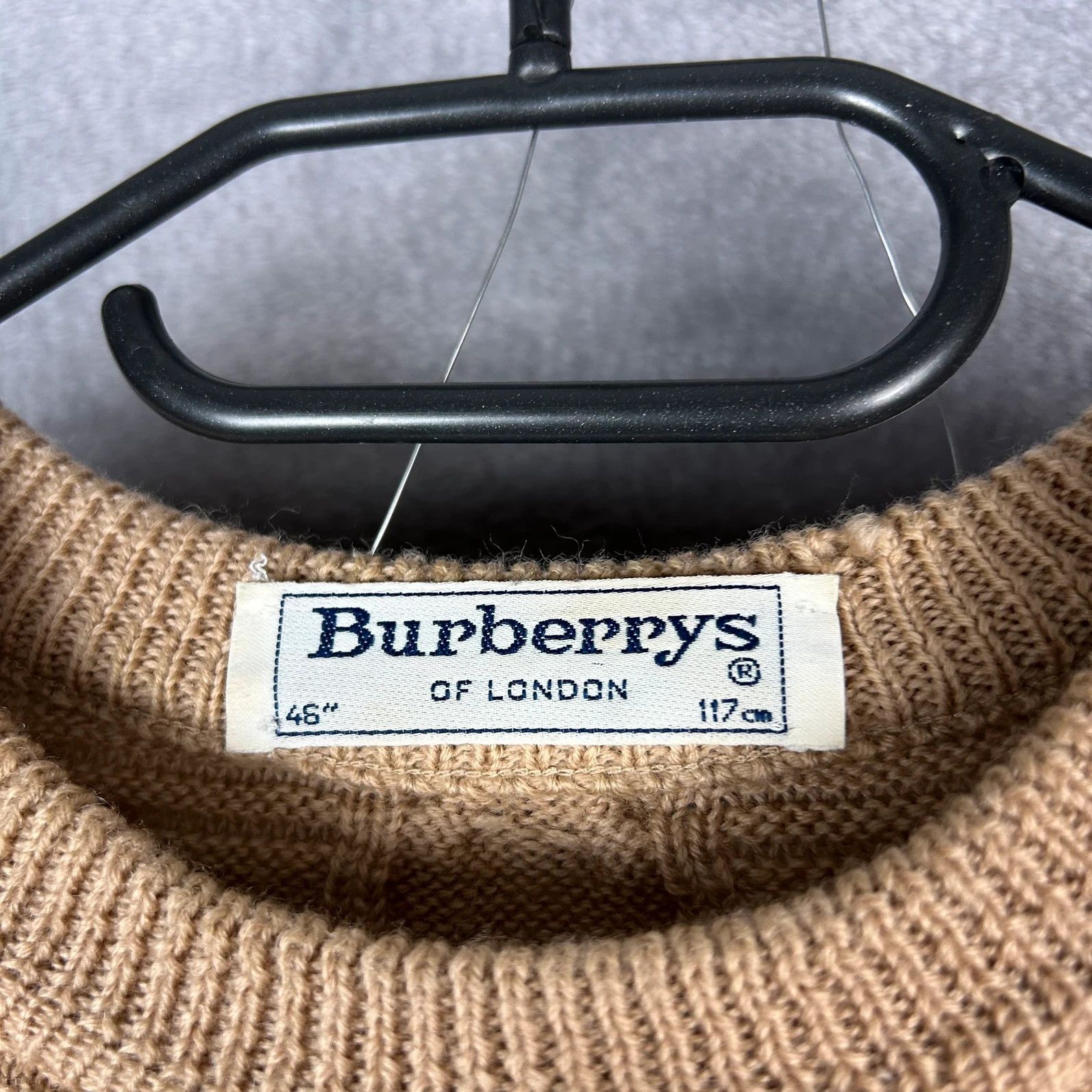 Burberry Burberrys knitwear vintage 90s beige big logo haft spellout Size US L / EU 52-54 / 3 - 10 Thumbnail
