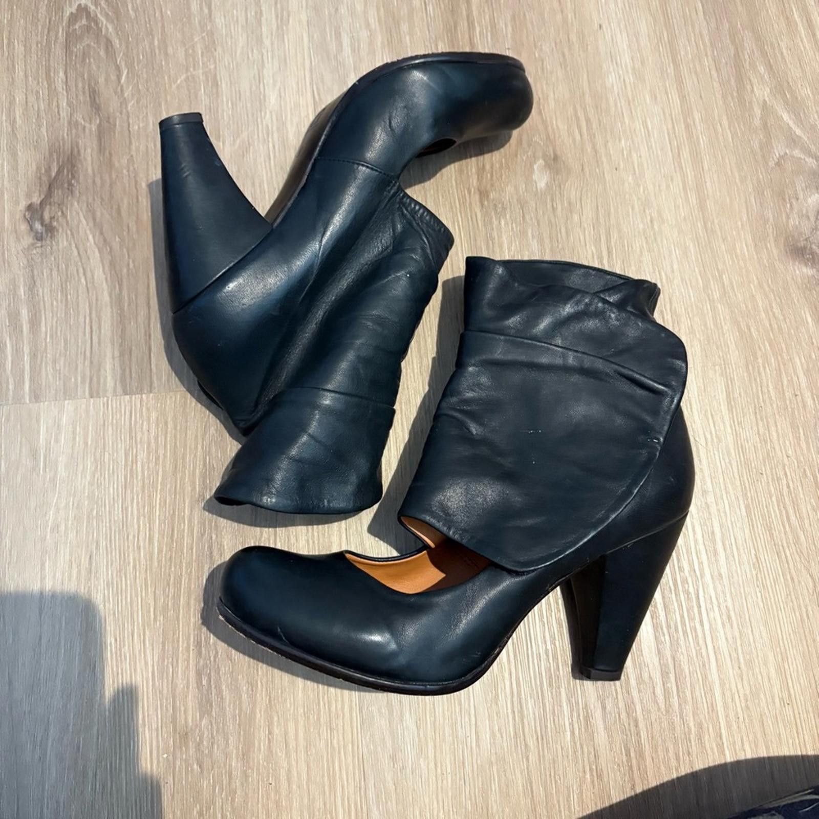 Designer Coclico Black Leather Fold Over Ankle Boots Size 39 US 8 Size US 8 / IT 38 - 2 Thumbnail
