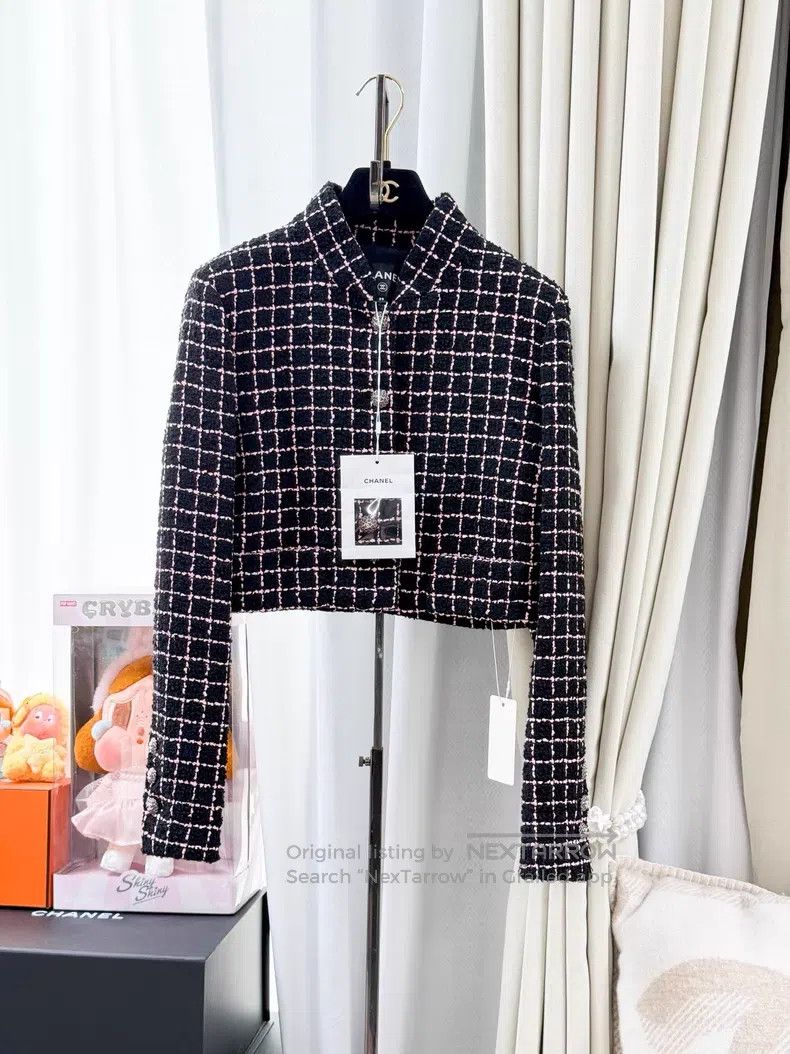 Chanel Chanel Pink plaid flower glazed buckle tweed long-sleeved Size XS / US 0-2 / IT 36-38 - 1 Thumbnail