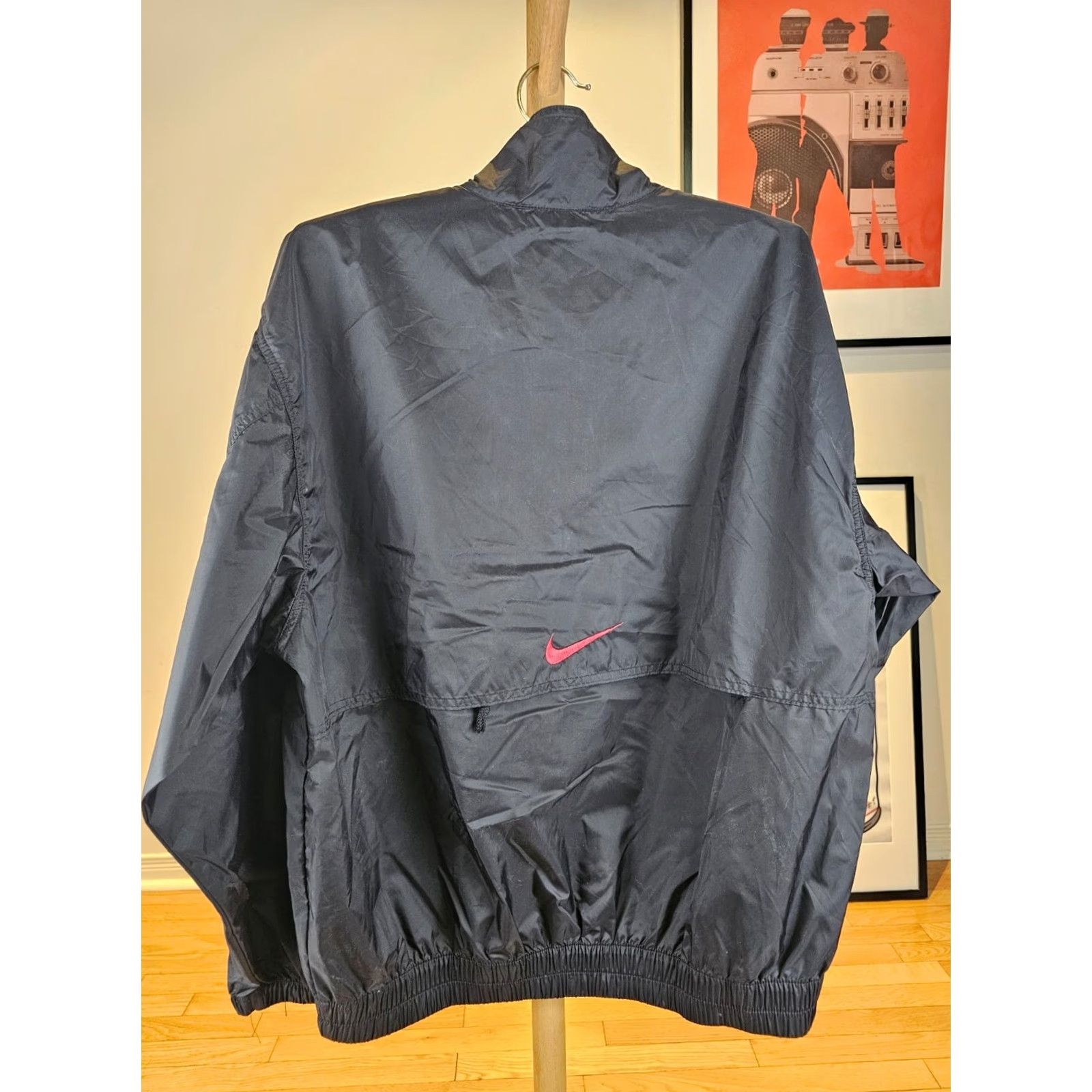 Nike VINTAGE Nike Windbreaker Jacket Black SZ LARGE 90's Swoosh Windbreaker Mens Jacket Black 27" Top to Bottom 23" Cross Shoulder 25" Shoulder to Cuff Size US L / EU 52-54 / 3 - 7 Thumbnail