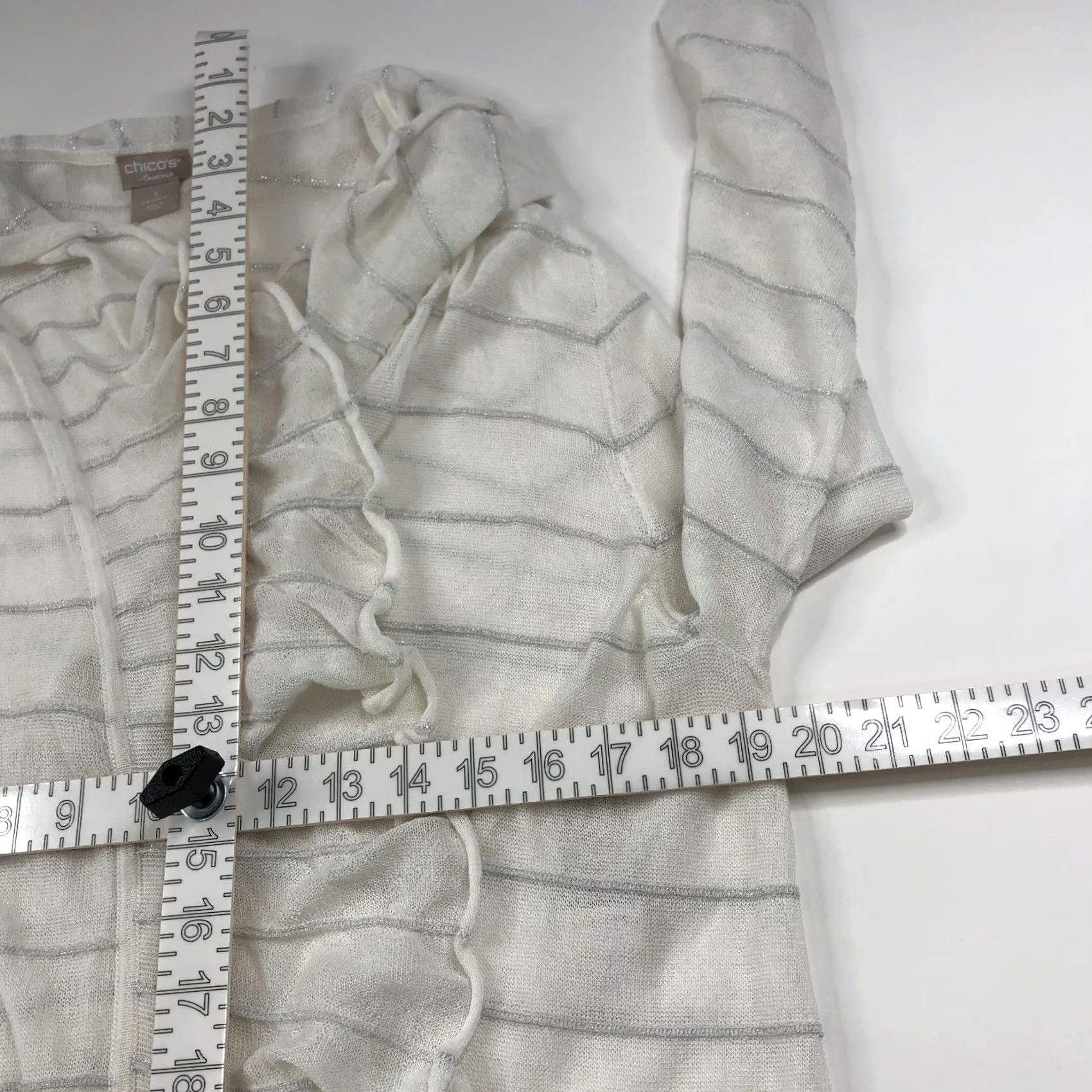 Vintage Chico's Cardigan Sweater White Lightweight 3 Scalloped V-Neck Knit Cardigan Womens XS? (Note: Original size unclear) Size XS / US 0-2 / IT 36-38 - 6 Thumbnail