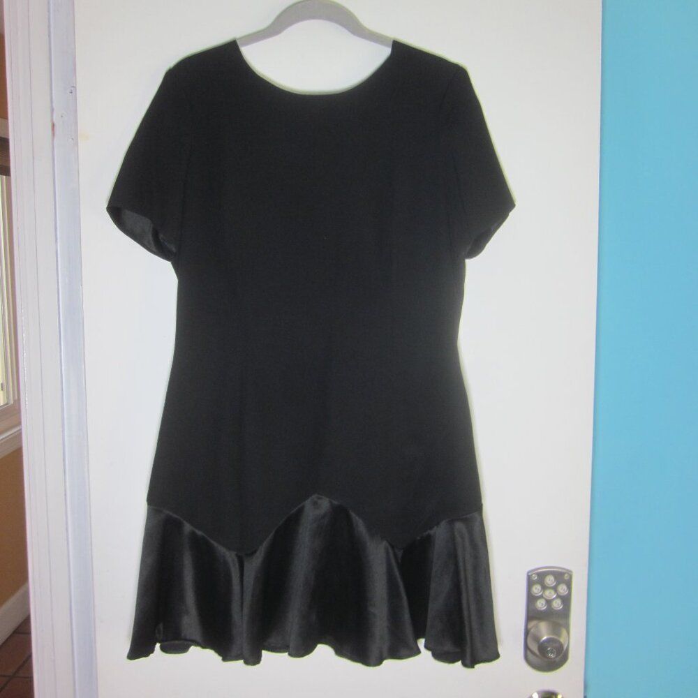 Vintage VINTAGE Jessica McClintock Black Mini Dress with Ruffle Hem Size L / US 10 / IT 46 - 4 Thumbnail