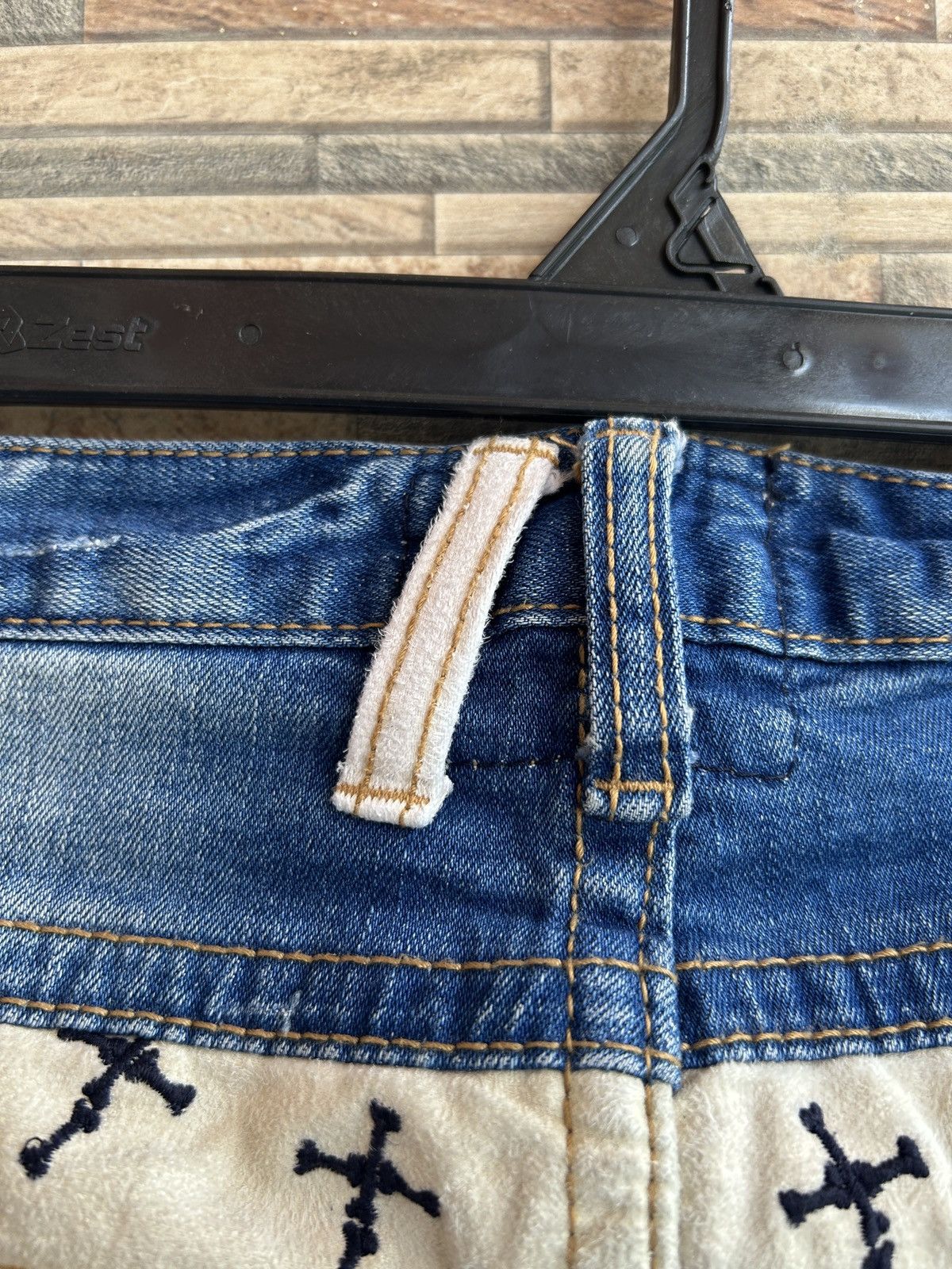 Japanese Brand Distressed Yoshitomo Nara X Lolita Cross Low Rise Jeans Size US 29 - 10 Thumbnail