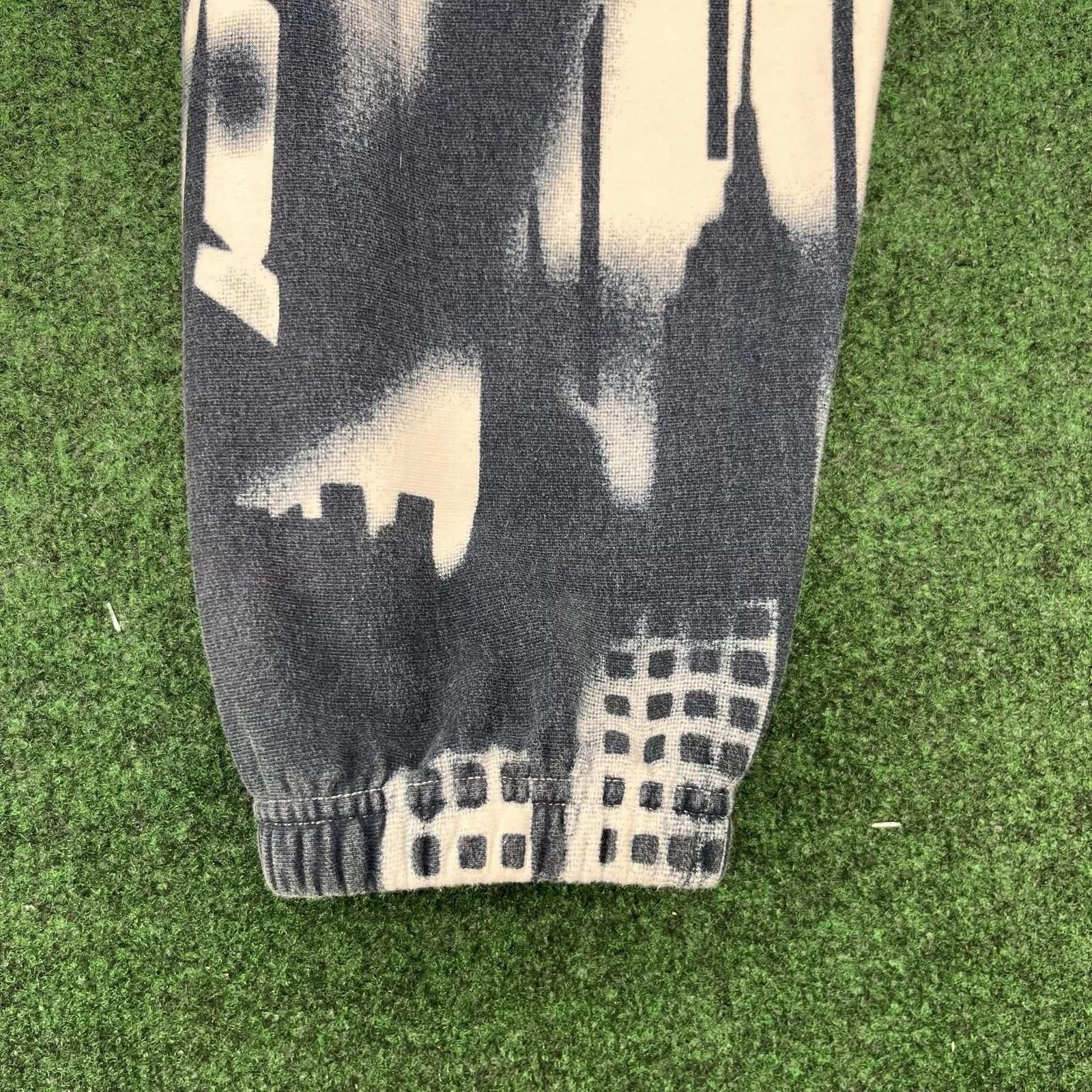 Supreme Supreme X New York Yankees Airbrush Sweatpant Size US 30 / EU 46 - 2 Thumbnail