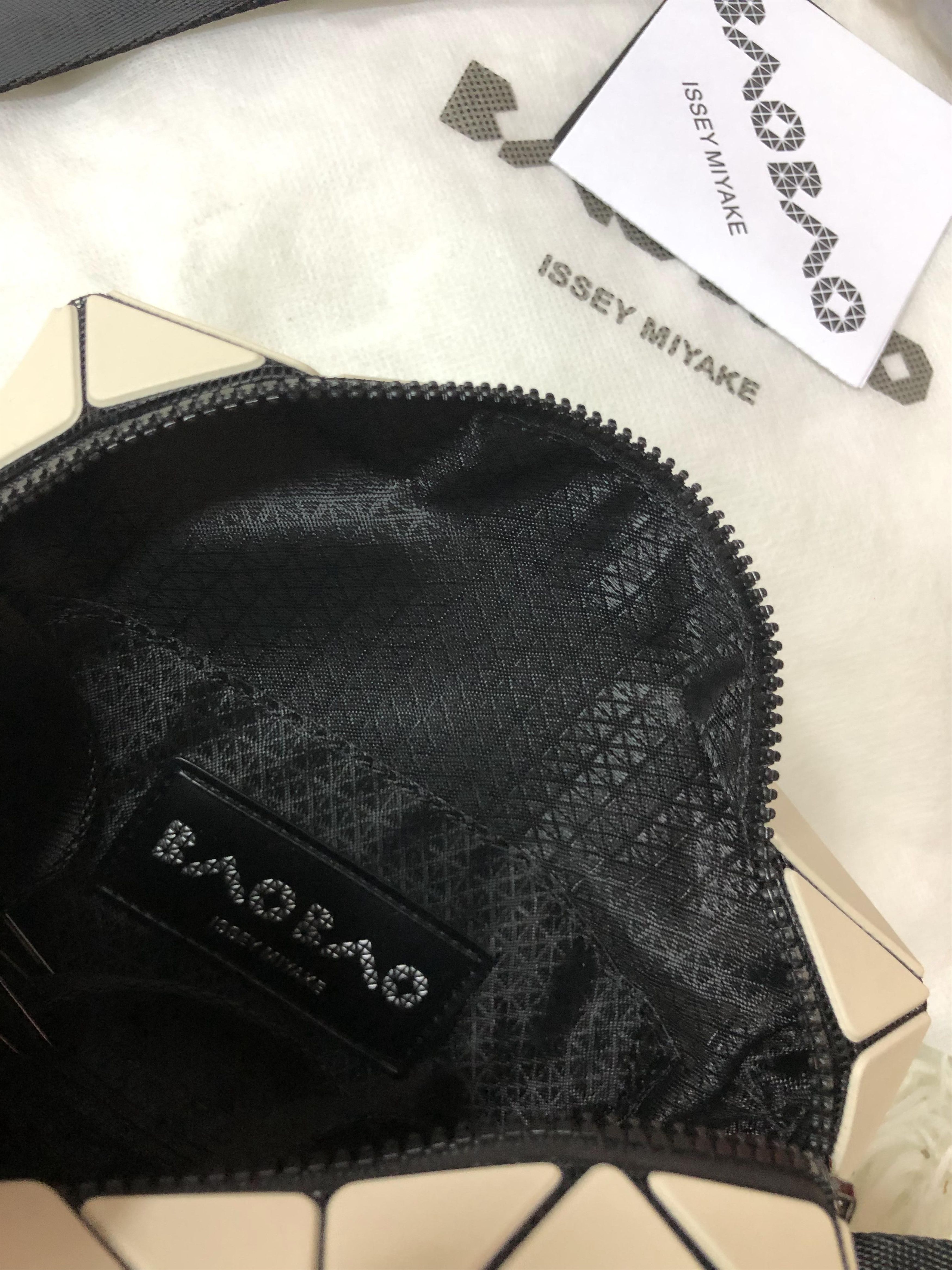 Issey Miyake ISSEY MIYAKE Cuboid Geo Zip Crossbody Bag Size ONE SIZE - 5 Thumbnail
