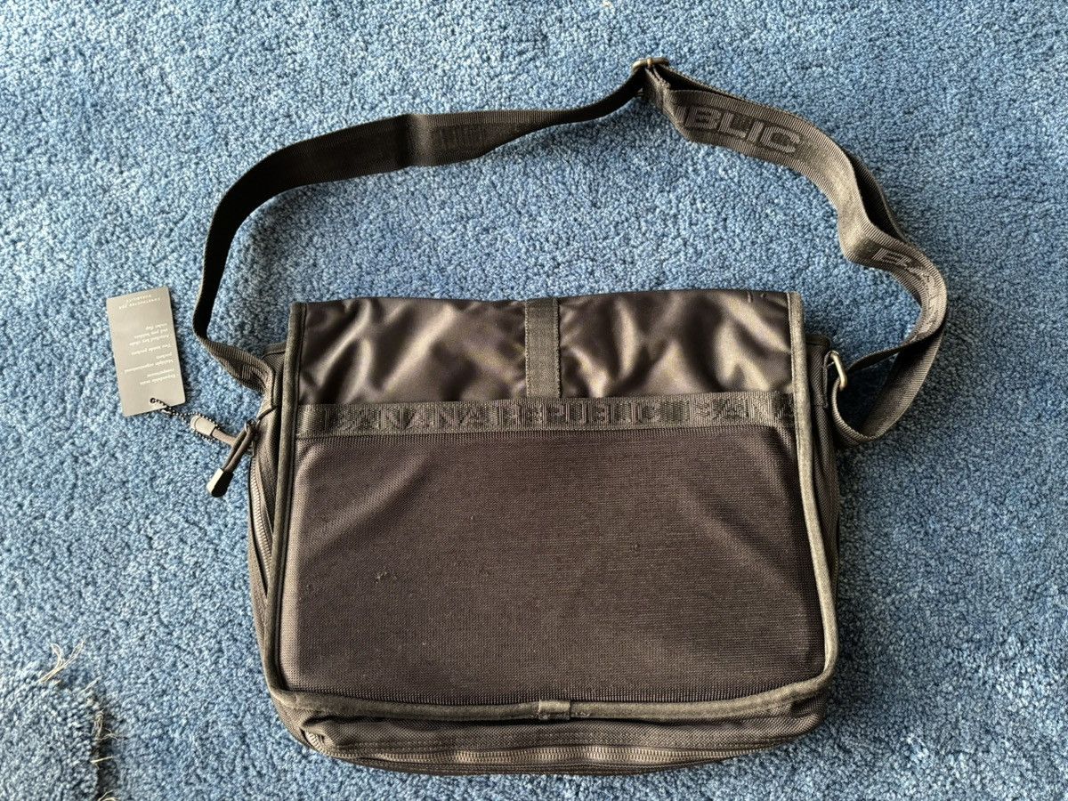 Banana Republic vintage/y2k: banana republic messenger bag Size ONE SIZE - 2 Thumbnail