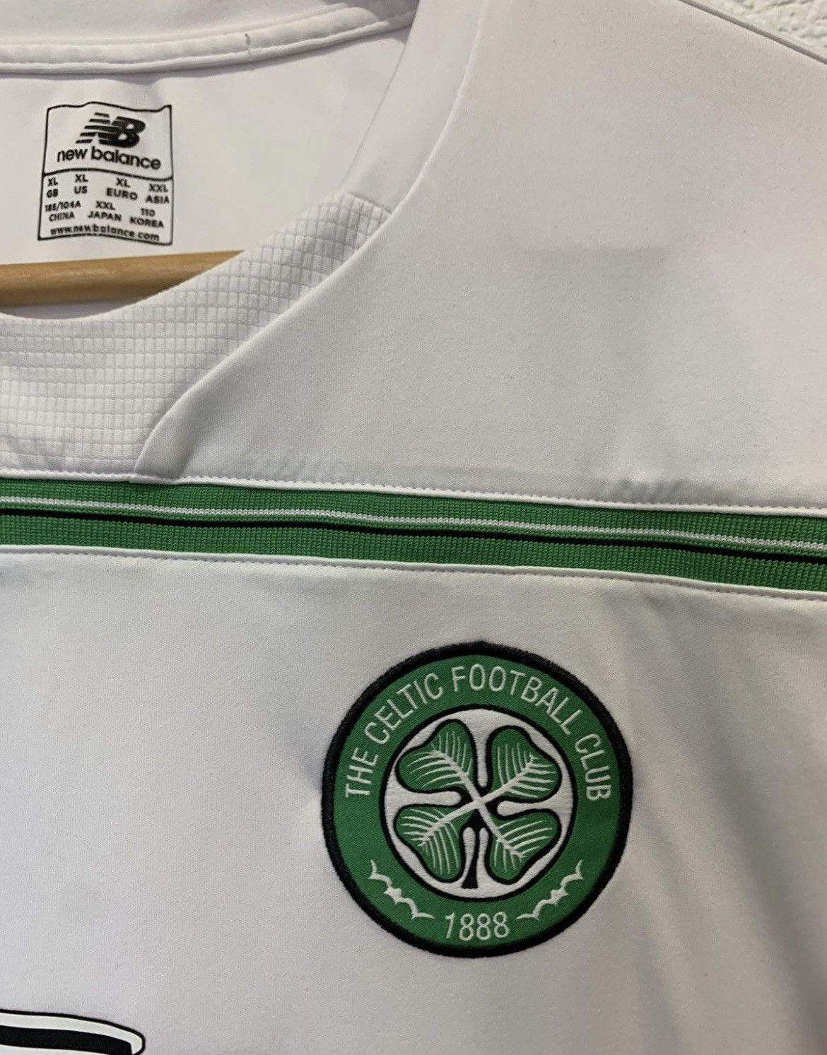 New Balance CELTIC NEW BALANCE 2016 TRAINING JERSEY SOCCER FOOTBALL Size US XL / EU 56 / 4 - 6 Thumbnail