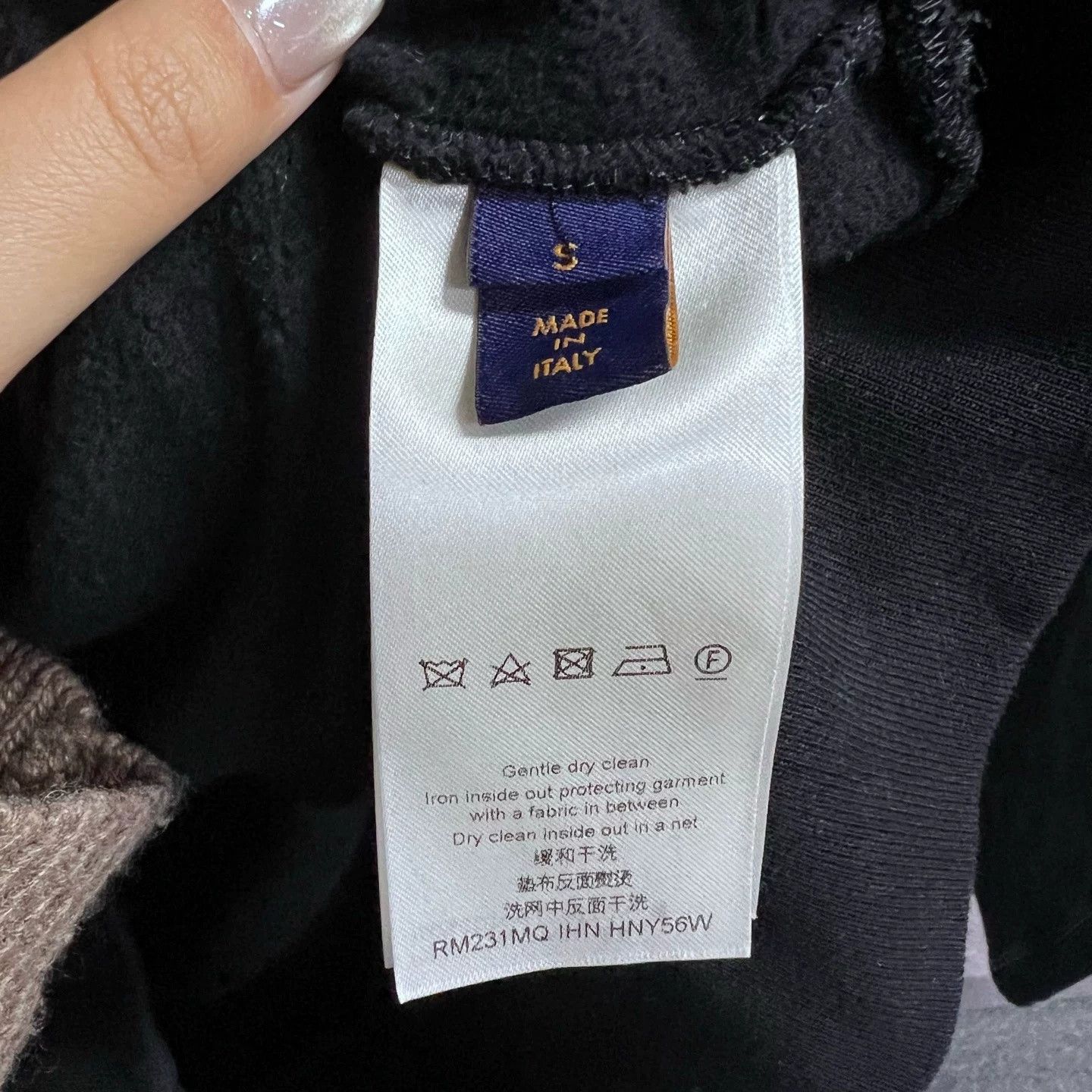 Louis Vuitton Louis Vuitton Black Logo Print Hoodie Size US S / EU 44-46 / 1 - 4 Thumbnail