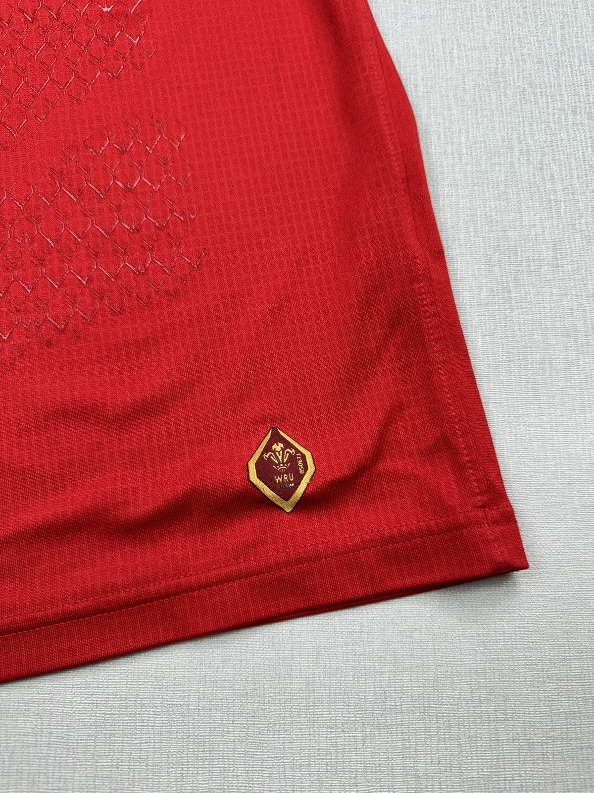 Under Armour Wales Rugby Shirt XL Red Gold 2015/16 Under Armour Admiral Size US XL / EU 56 / 4 - 4 Thumbnail