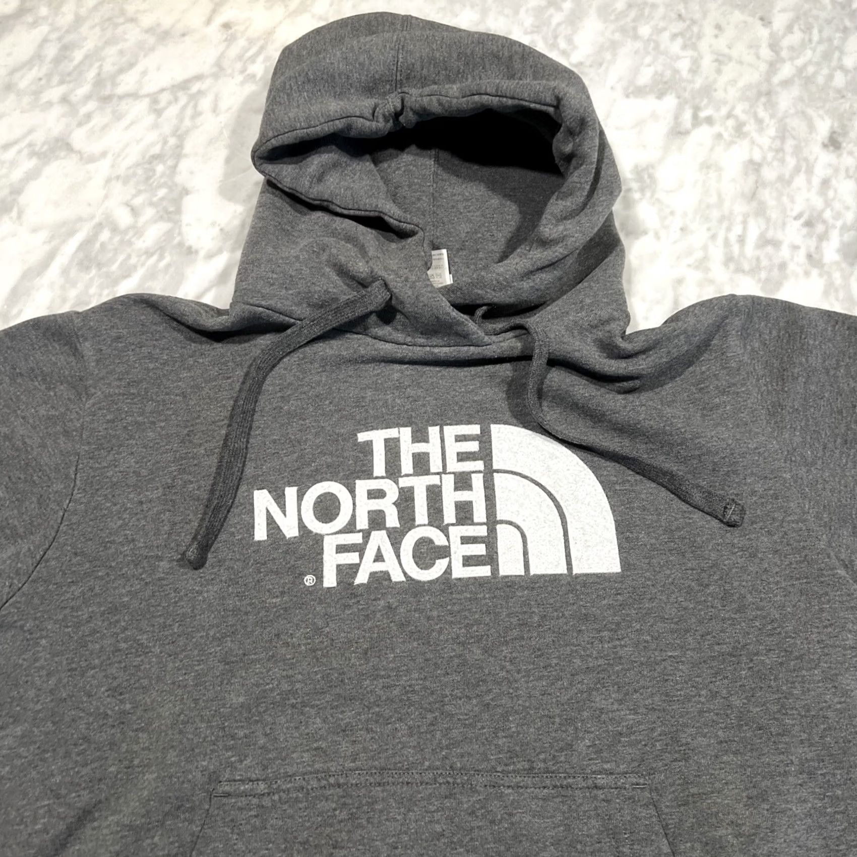 The North Face The North Face Hoodie Men Medium Gray Pullover Front Pocket Logo Sweatshirt Size US M / EU 48-50 / 2 - 2 Thumbnail
