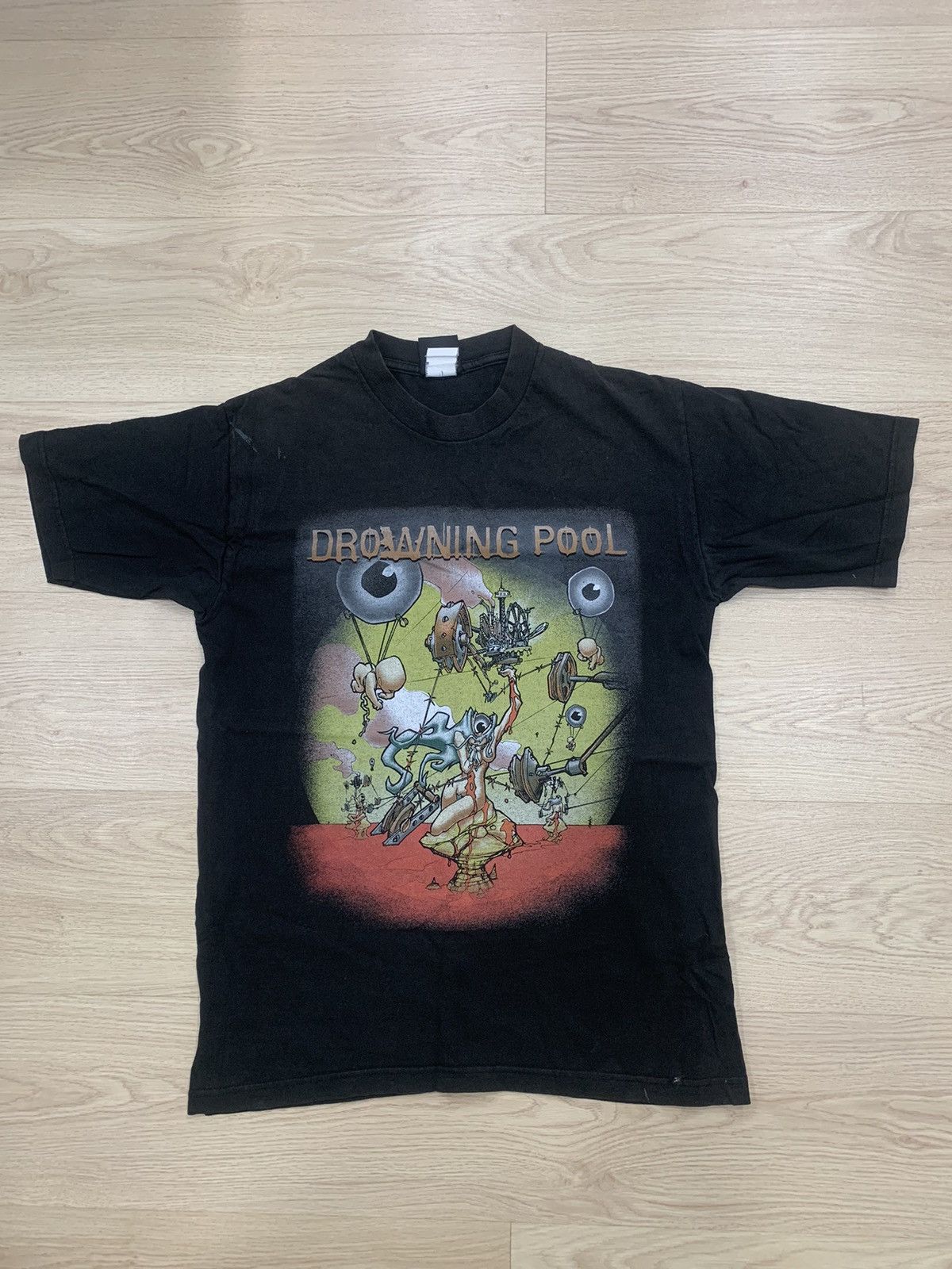 Band Tees VTG GIANT TAG BAND DROWNING POOL TSHIRT KORN DEFTONES Size US M / EU 48-50 / 2 - 2 Thumbnail