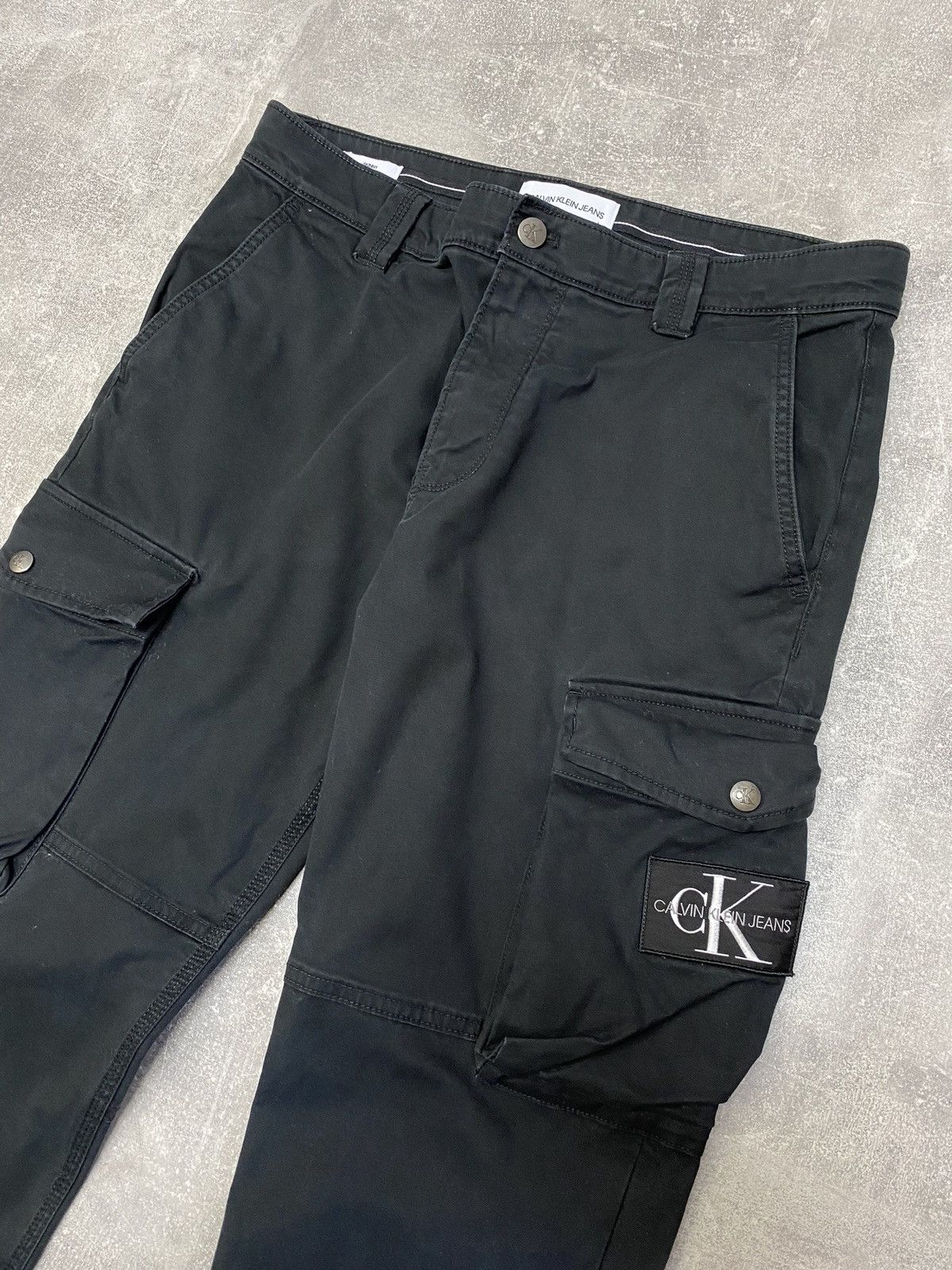 Calvin Klein × Japanese Brand × Vintage Cargo Calvin Klein Pants Pockets Trousers Black Size US 31 - 3 Thumbnail