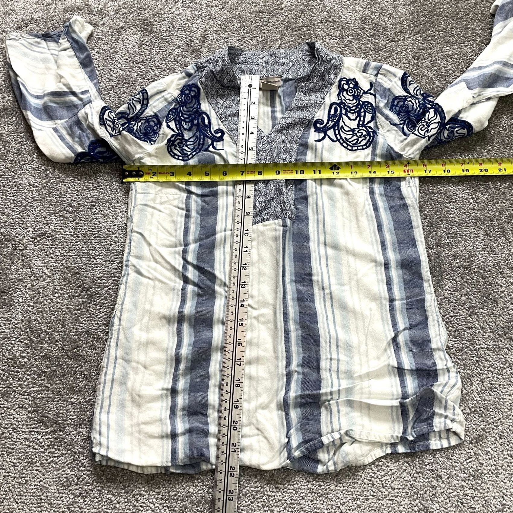 Vintage Chico's Blouse Shirt Womens 2P XS White Blue Striped Embroidered Knit Rayon V-Neck 3/4 Sleeve Patchwork? Size XS / US 0-2 / IT 36-38 - 5 Thumbnail