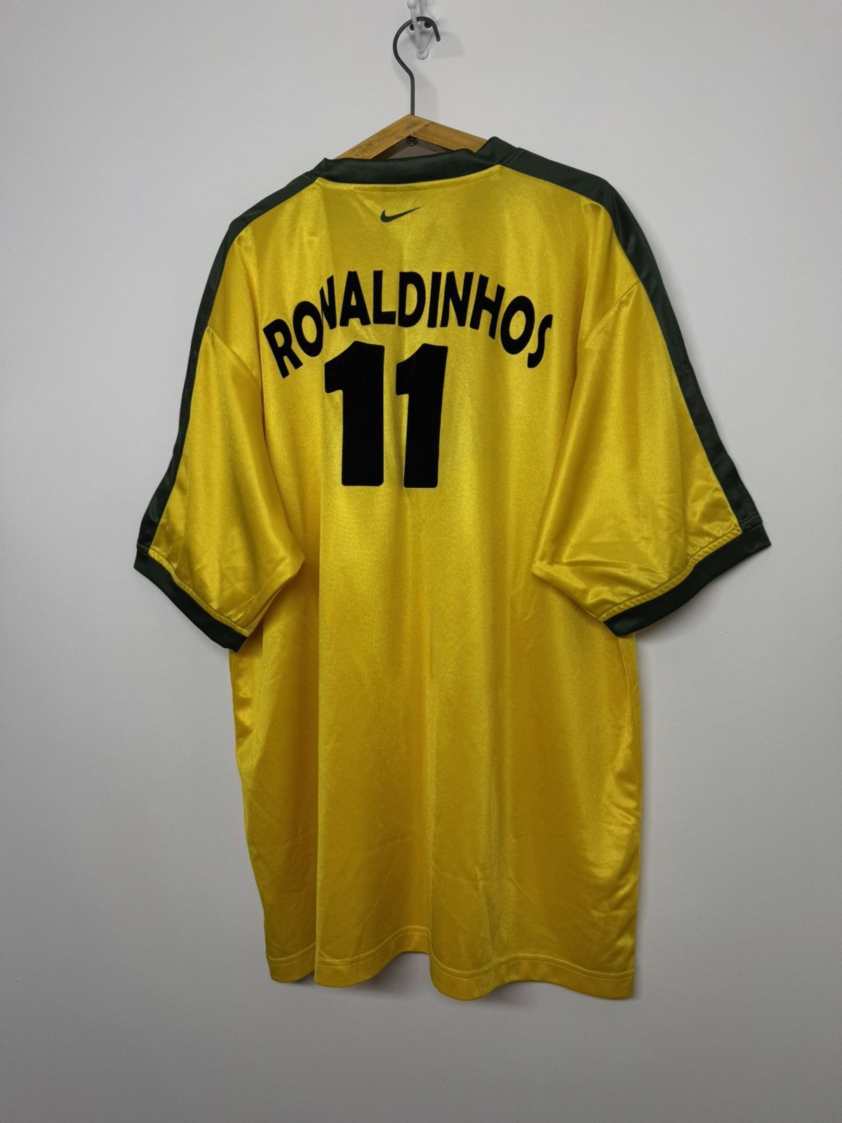 Nike Vintage BRAZIL 2000/2002 HOME FOOTBALL SHIRT SOCCER JERSEY Size US XL / EU 56 / 4 - 10 Thumbnail
