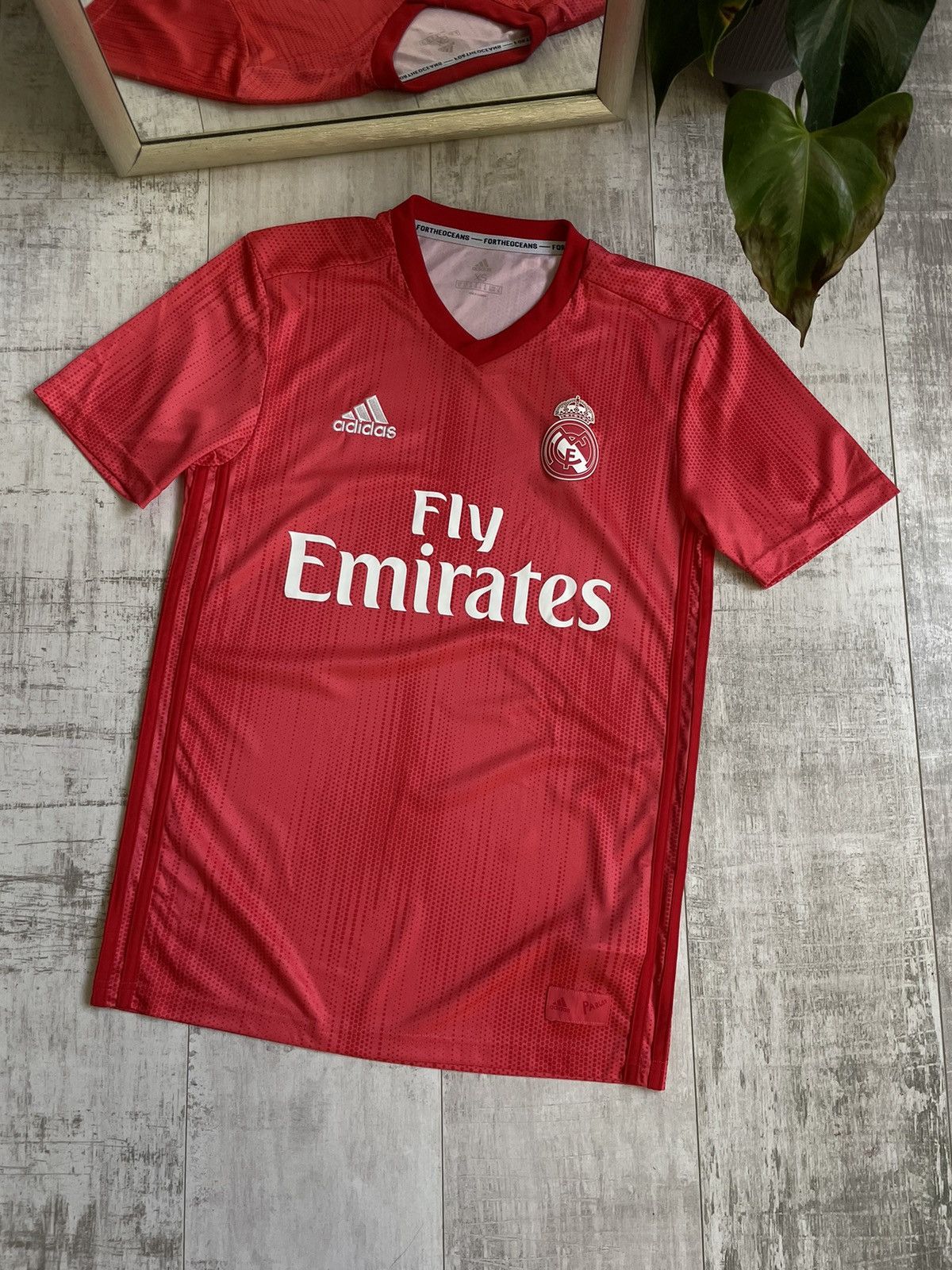 Adidas Adidas x Parley Real Madrid 2018 Football Shirt Jersey RARE Size US XS / EU 42 / 0 - 1 Thumbnail