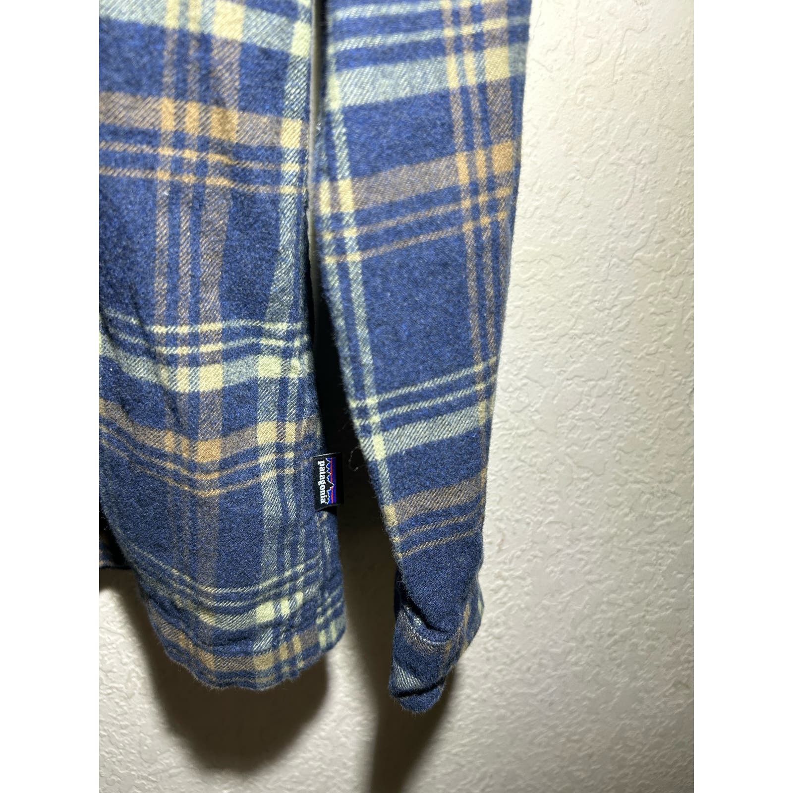 Patagonia Patagonia Men's Organic Cotton Blue Flannel Size Large Size US L / EU 52-54 / 3 - 3 Thumbnail