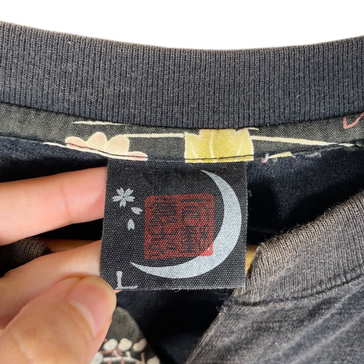 Japanese Brand × Vintage Vintage Japanese Traditional JAPAN GODS Graphic Tee Shirt Size US L / EU 52-54 / 3 - 7 Thumbnail